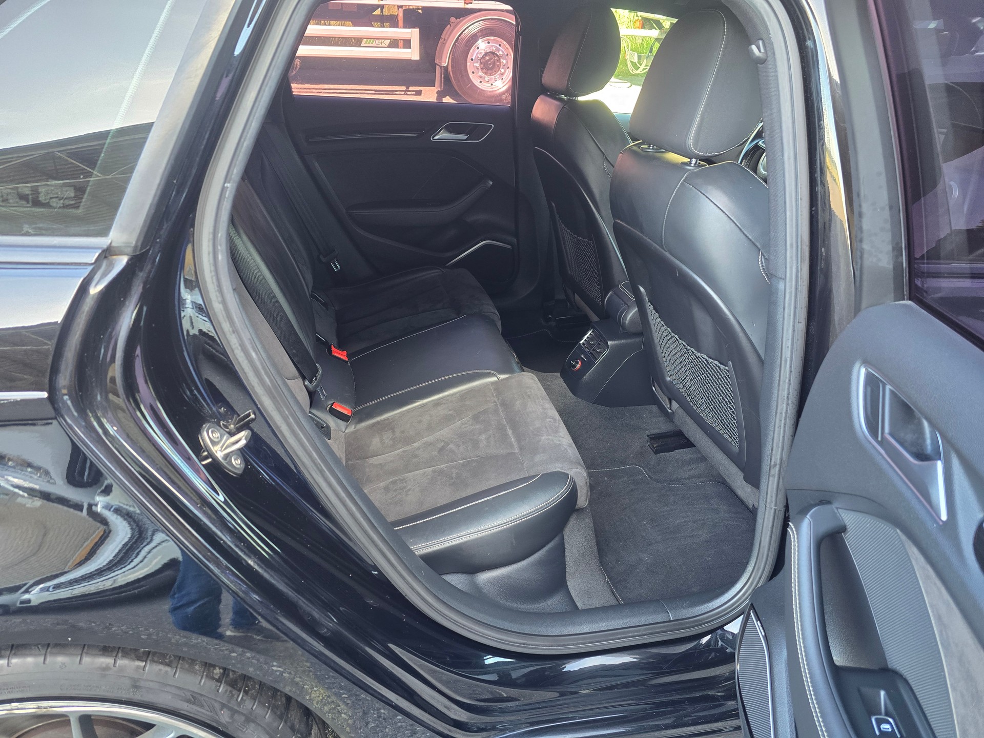 AUDI S3 Sportback 2.0 TFSI quattro S-tronic-image-10