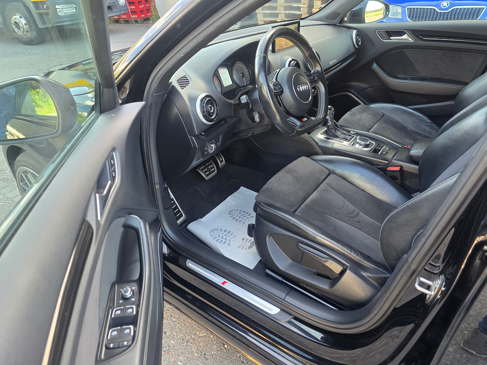AUDI S3 Sportback 2.0 TFSI quattro S-tronic-image-12