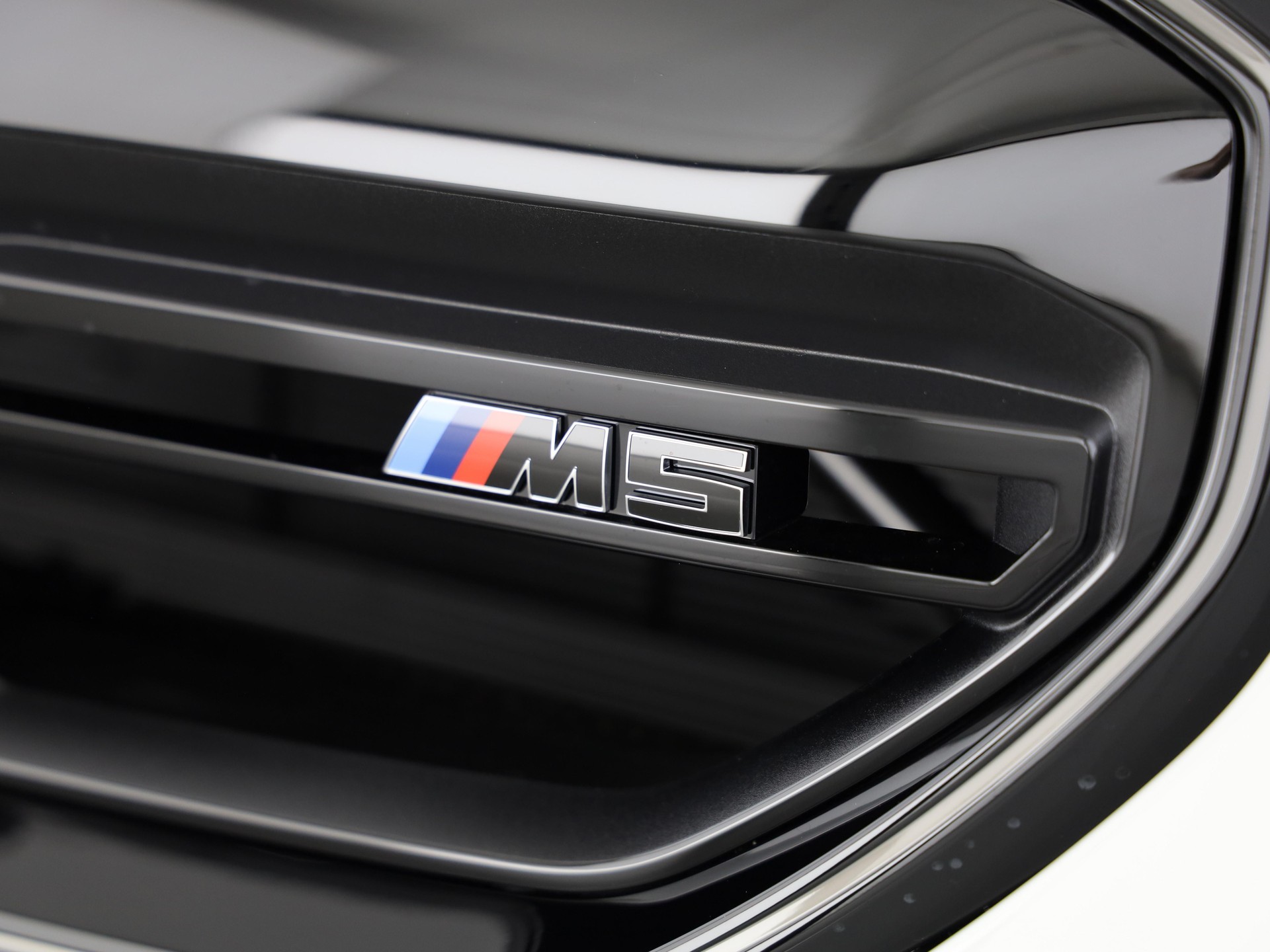 BMW M5 xDrive-image-7