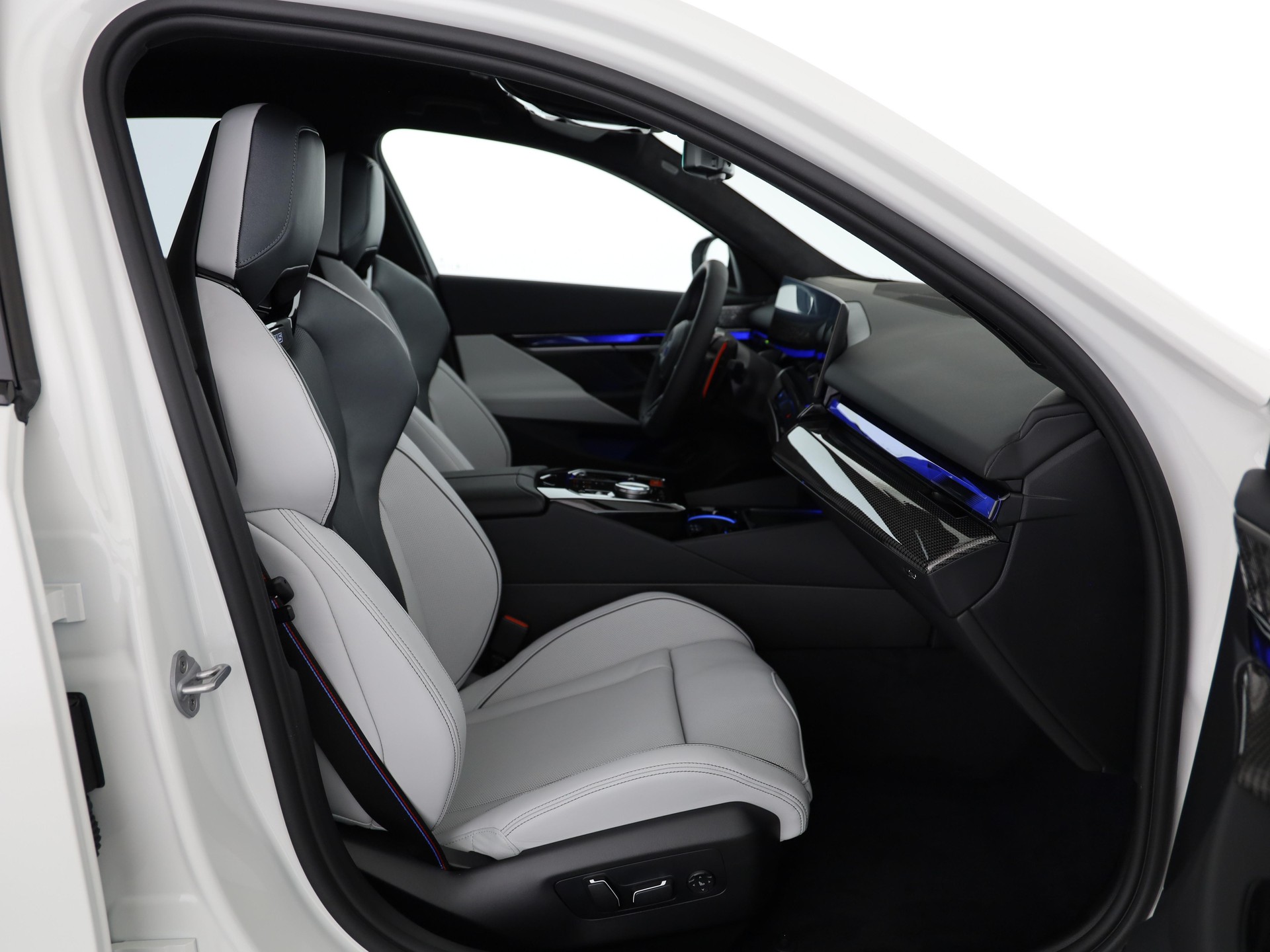 BMW M5 xDrive-image-20