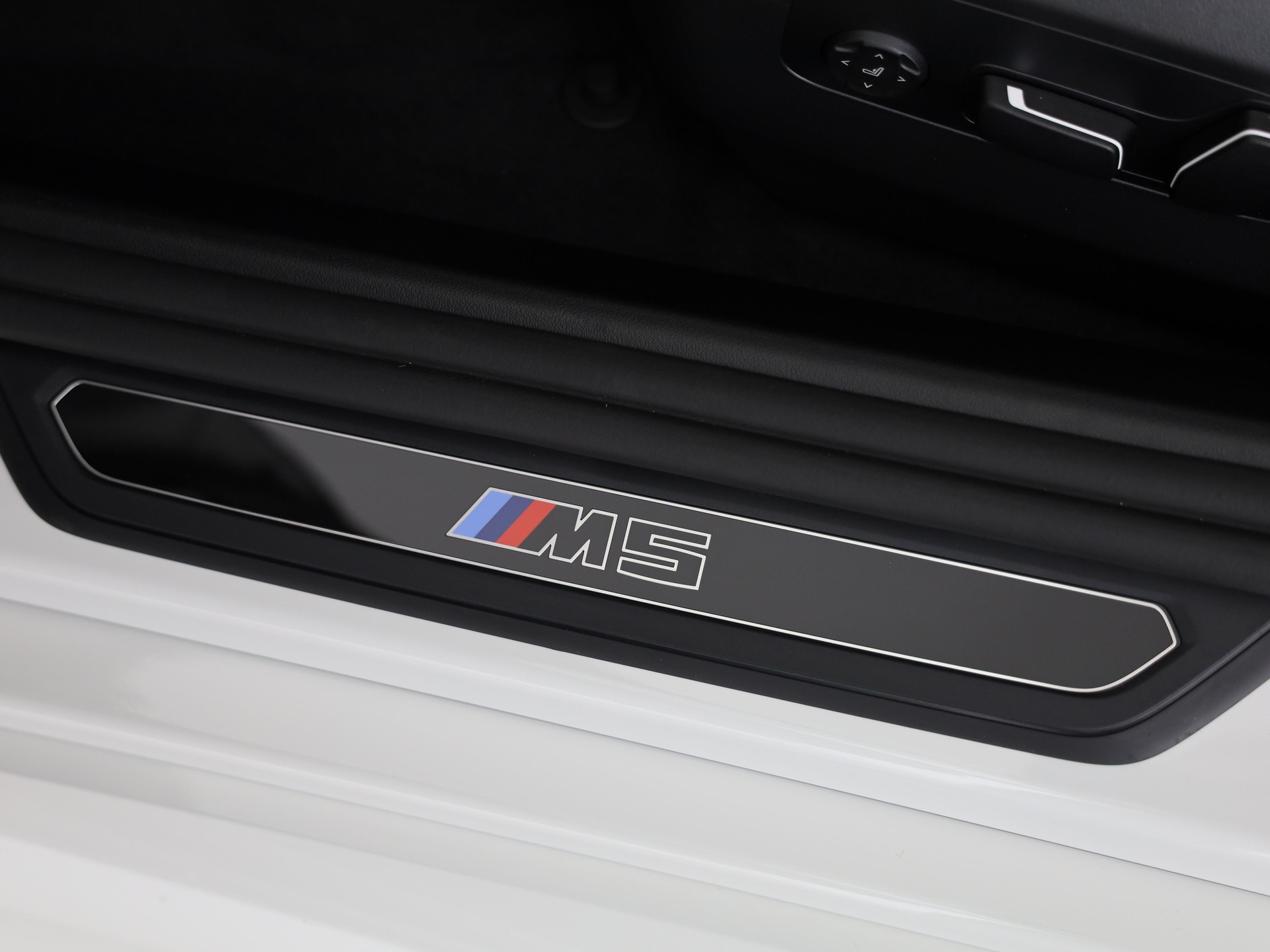 BMW M5 xDrive-image-14