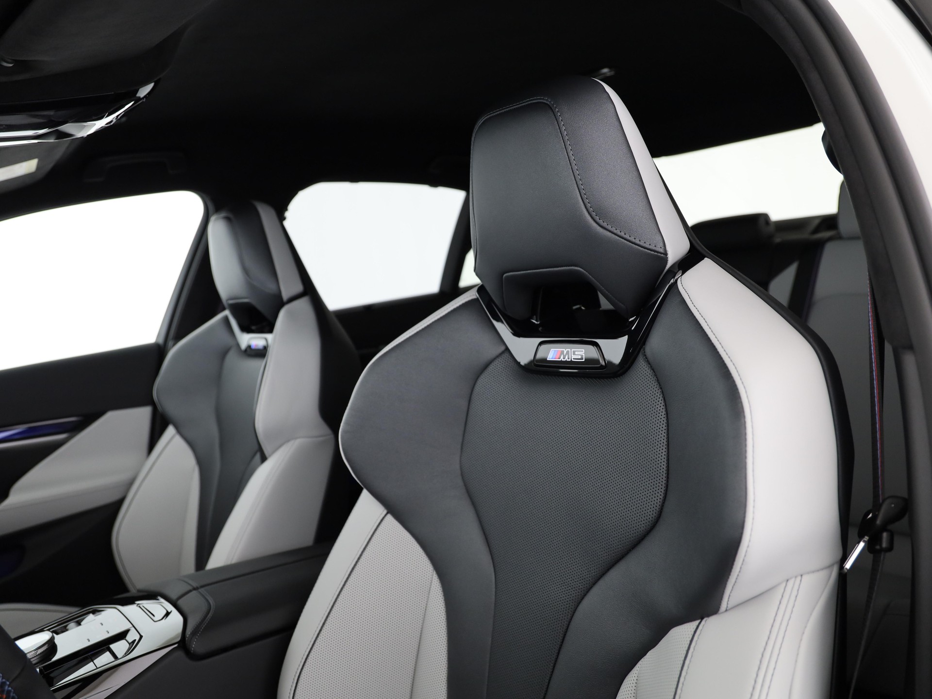 BMW M5 xDrive-image-11