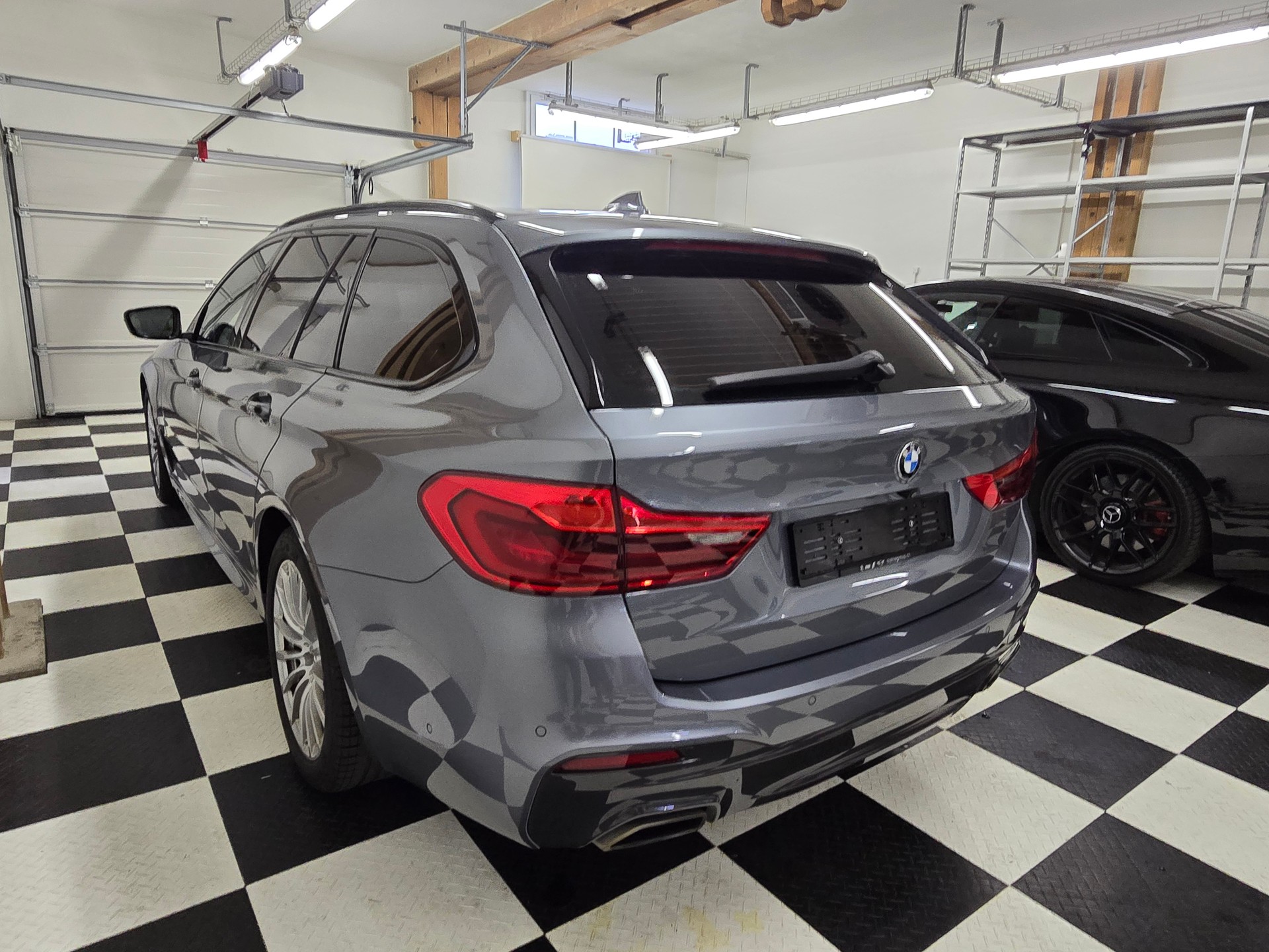 BMW 540i xDrive Touring M-Sport Steptronic-image-13
