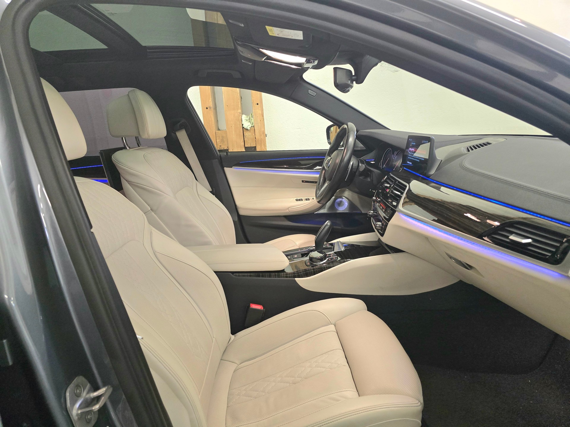 BMW 540i xDrive Touring M-Sport Steptronic-image-8