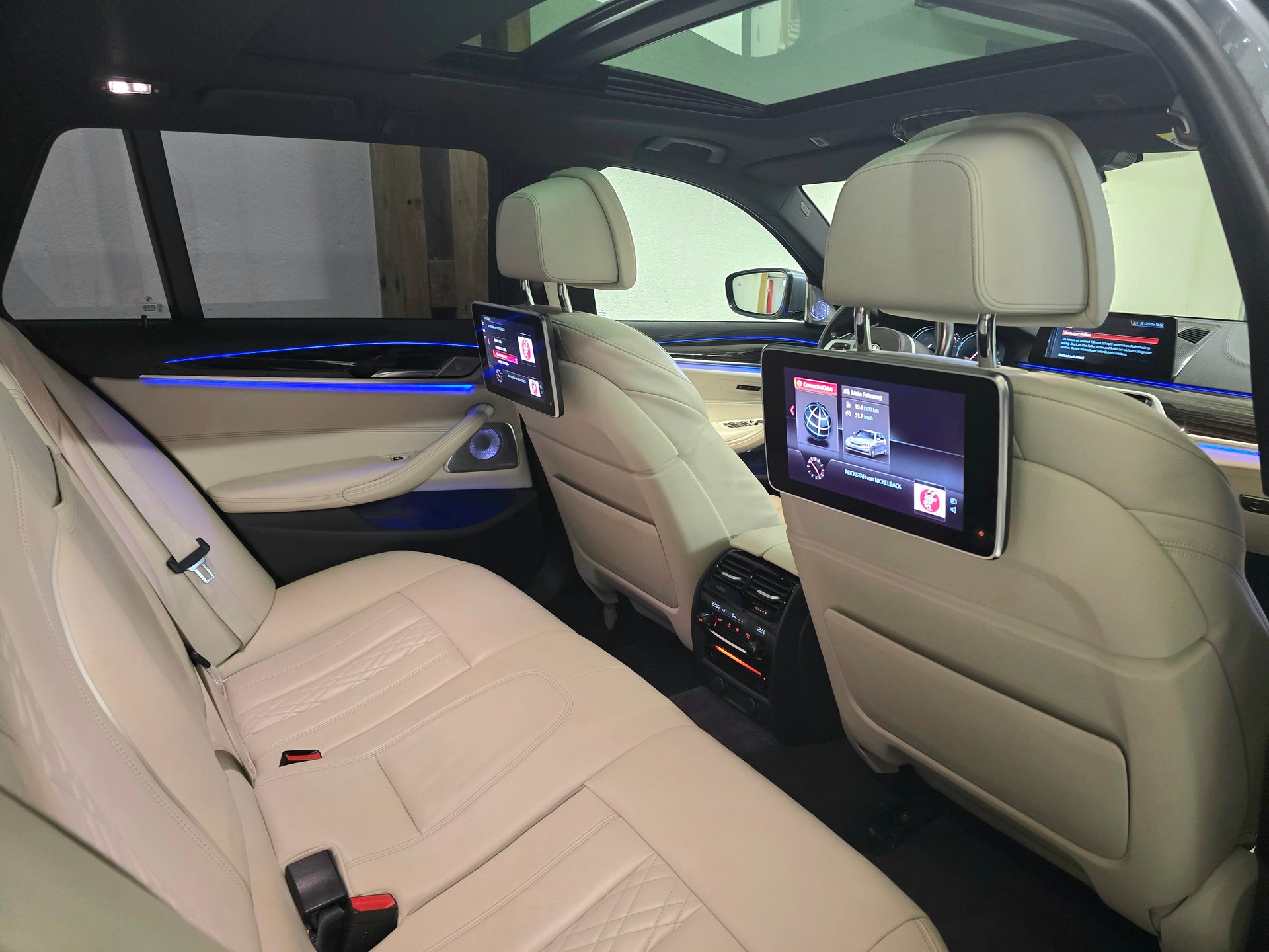 BMW 540i xDrive Touring M-Sport Steptronic-image-10