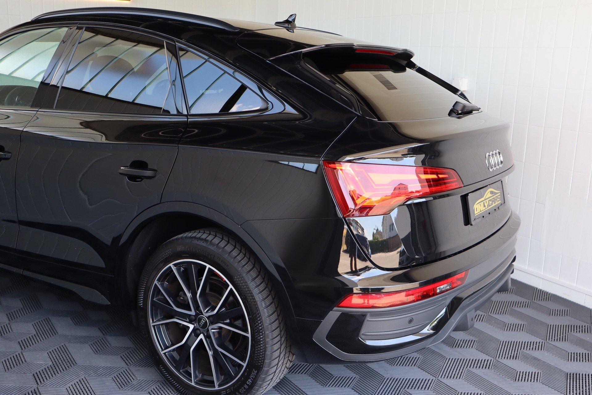 AUDI Q5 Sportback 40 TDI Blackedition quattro S-tronic-image-27