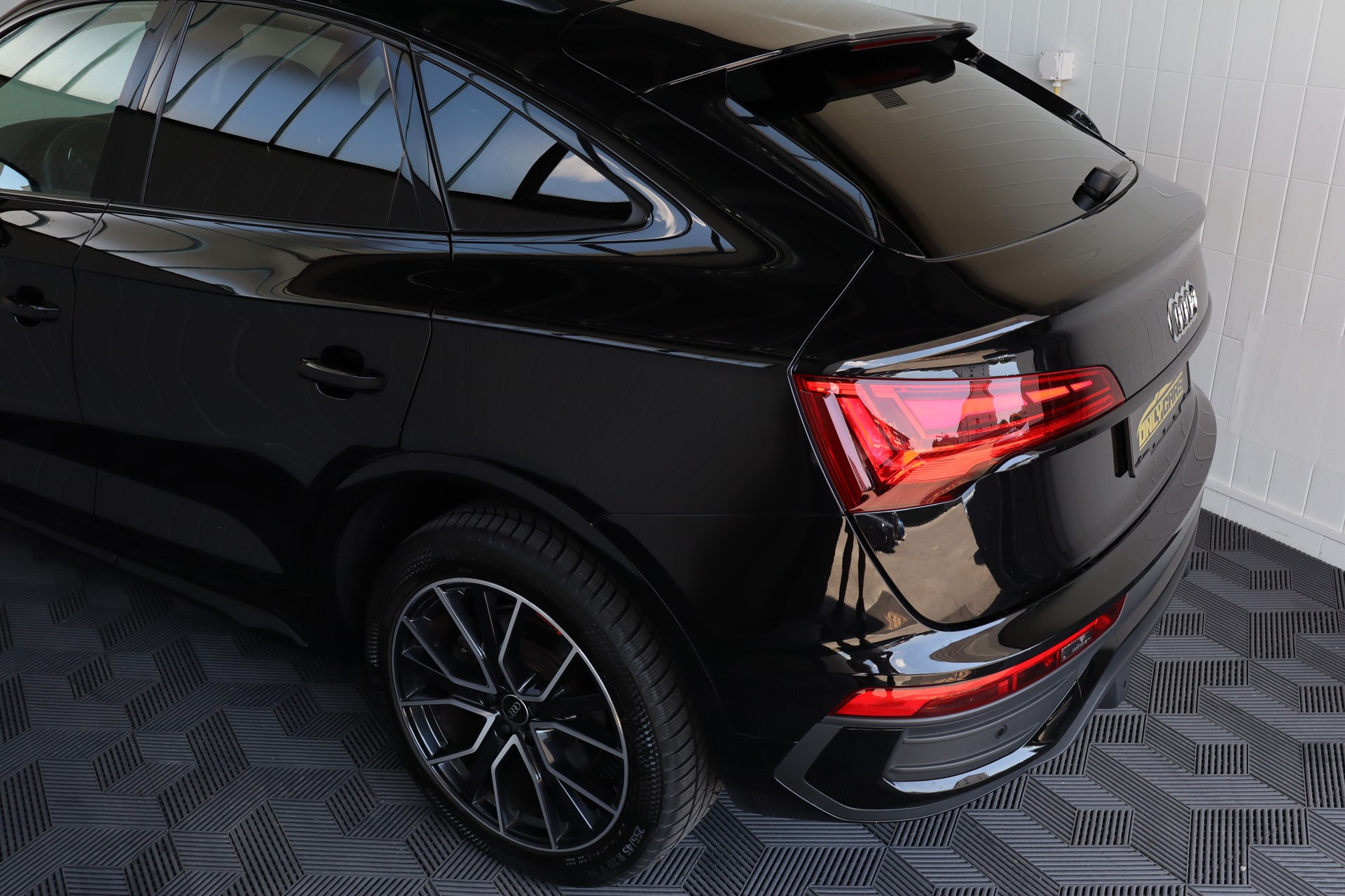 AUDI Q5 Sportback 40 TDI Blackedition quattro S-tronic-image-28