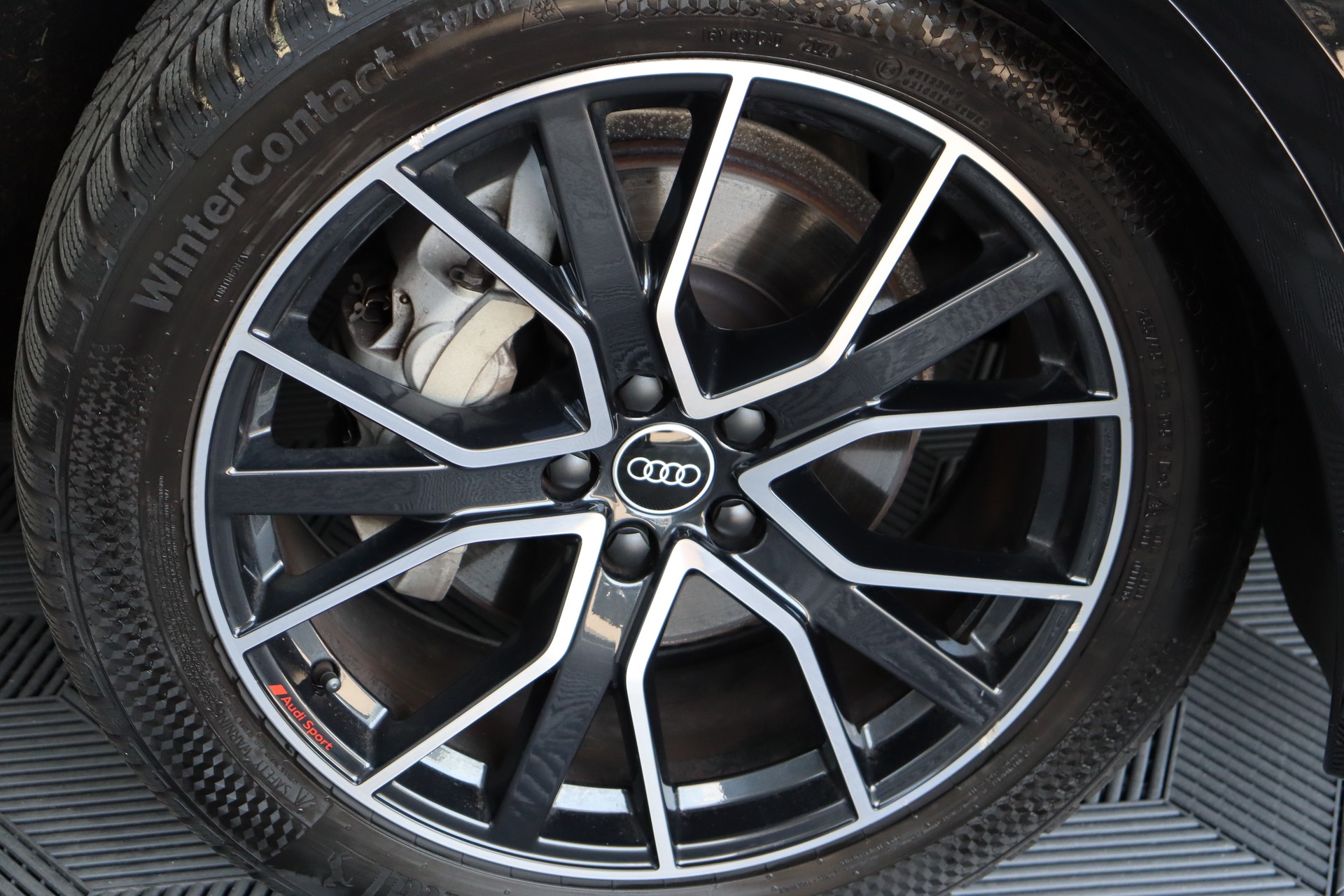 AUDI Q5 Sportback 40 TDI Blackedition quattro S-tronic-image-5