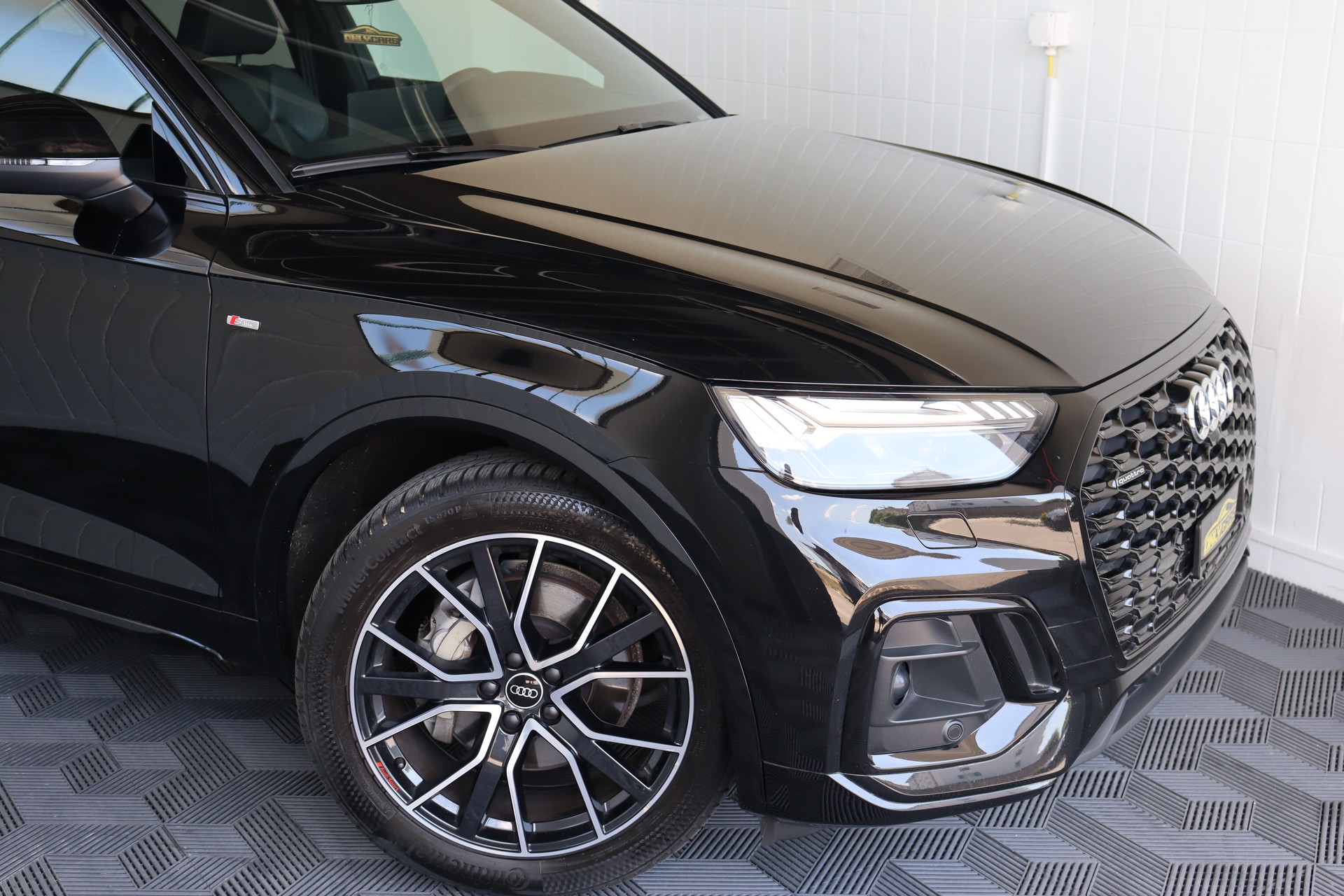 AUDI Q5 Sportback 40 TDI Blackedition quattro S-tronic-image-4