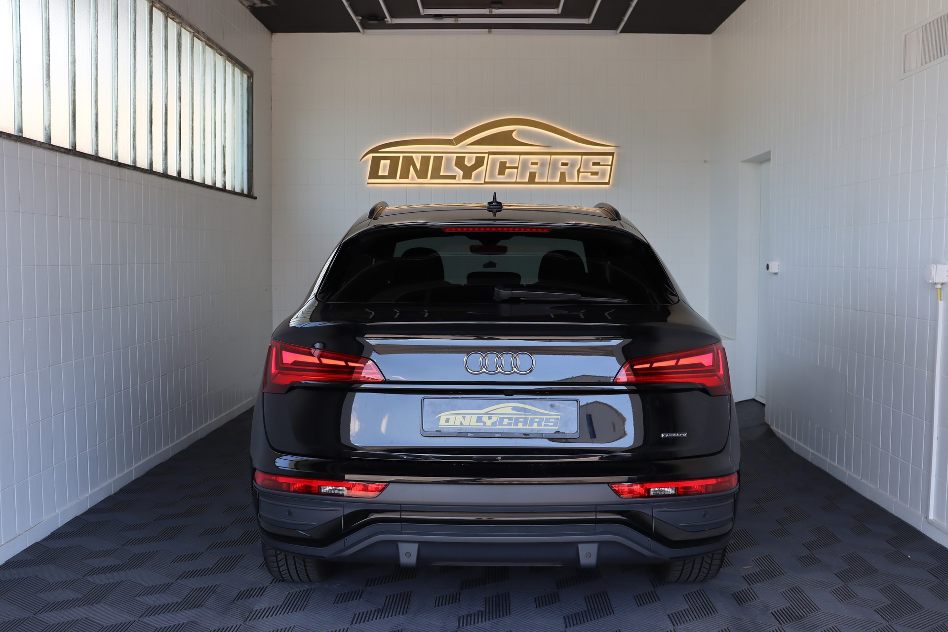 AUDI Q5 Sportback 40 TDI Blackedition quattro S-tronic-image-8