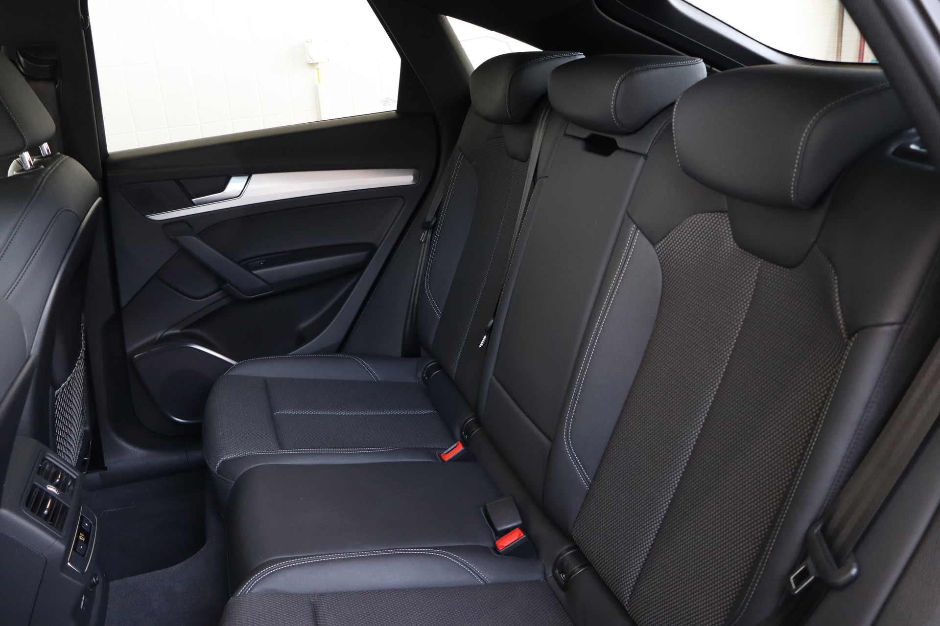 AUDI Q5 Sportback 40 TDI Blackedition quattro S-tronic-image-11