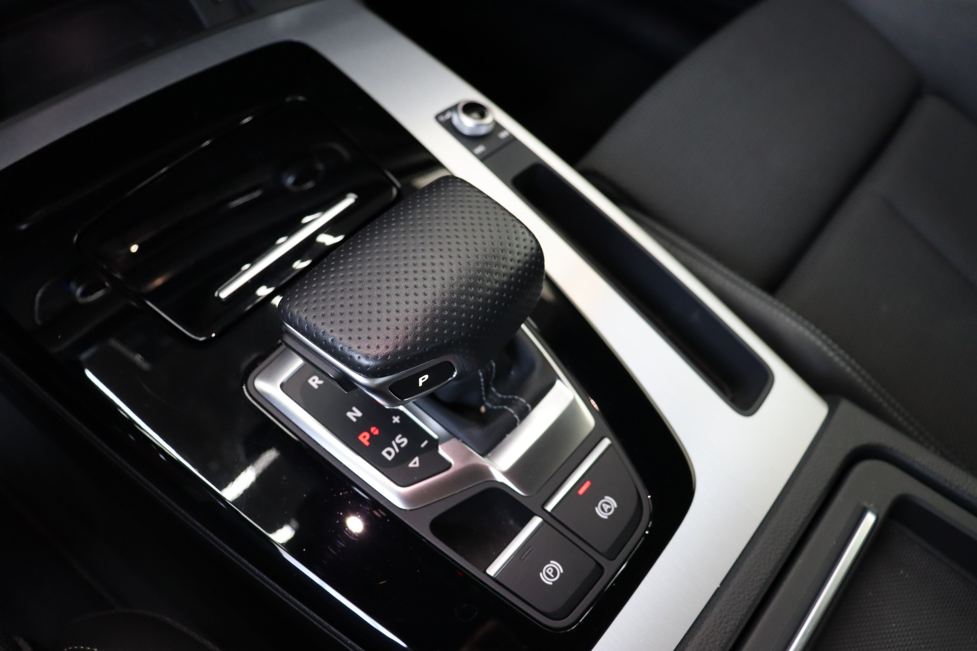AUDI Q5 Sportback 40 TDI Blackedition quattro S-tronic-image-17
