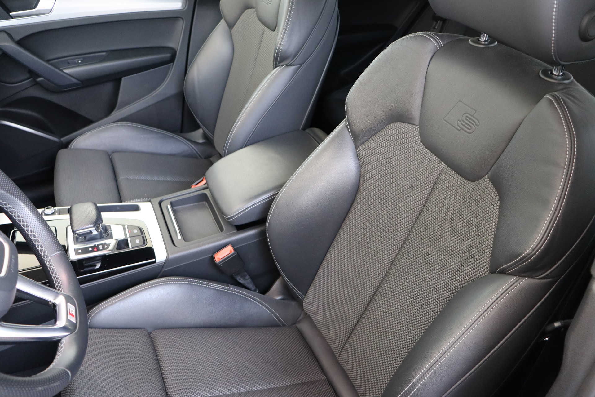 AUDI Q5 Sportback 40 TDI Blackedition quattro S-tronic-image-14