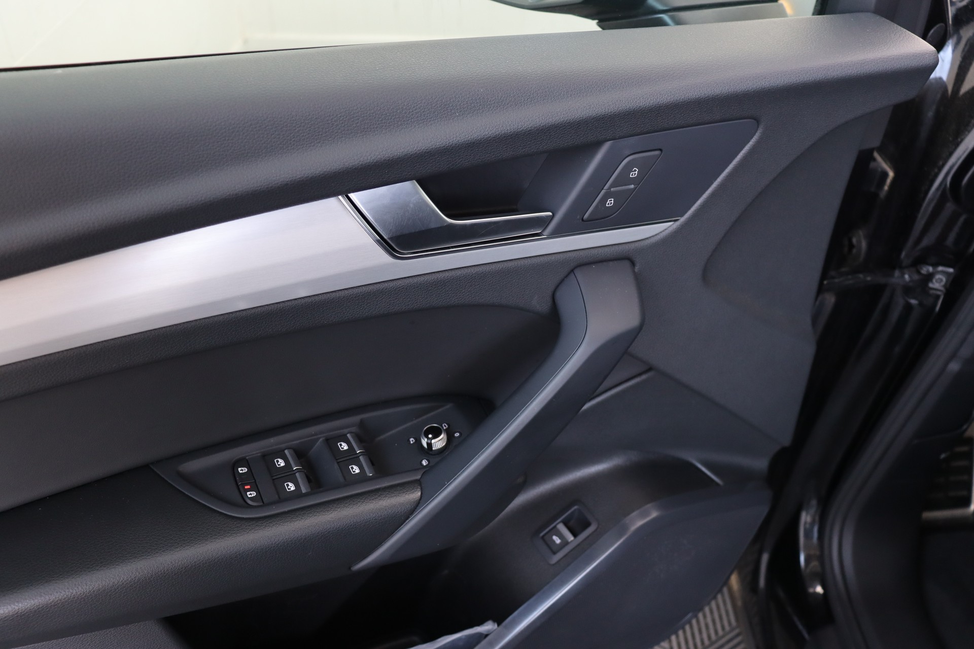 AUDI Q5 Sportback 40 TDI Blackedition quattro S-tronic-image-13