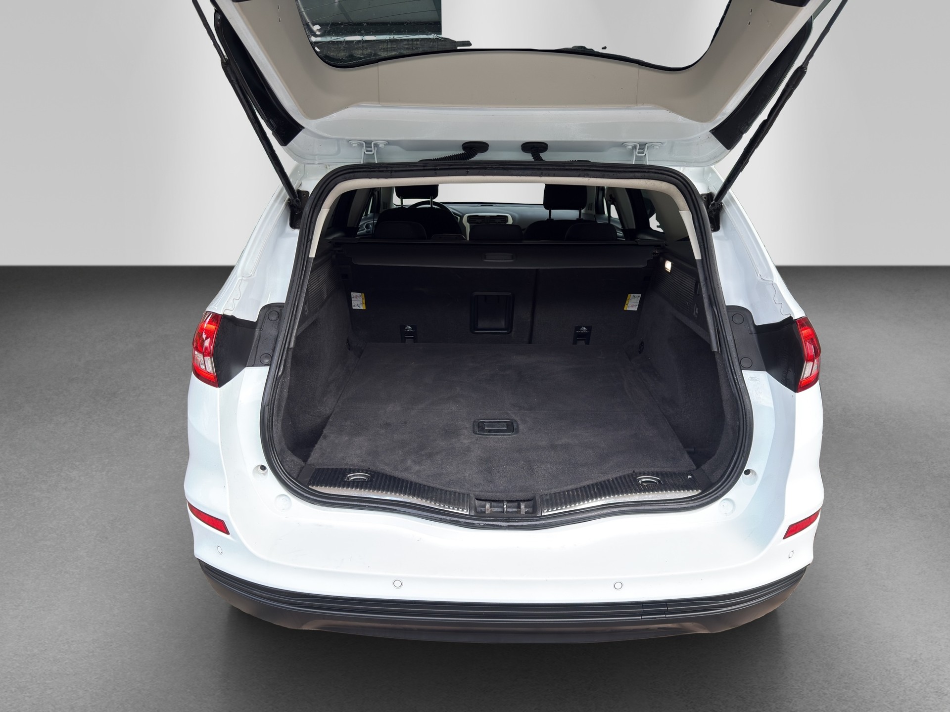 FORD Mondeo 2.0 TDCi Business Plus PowerShift-image-15