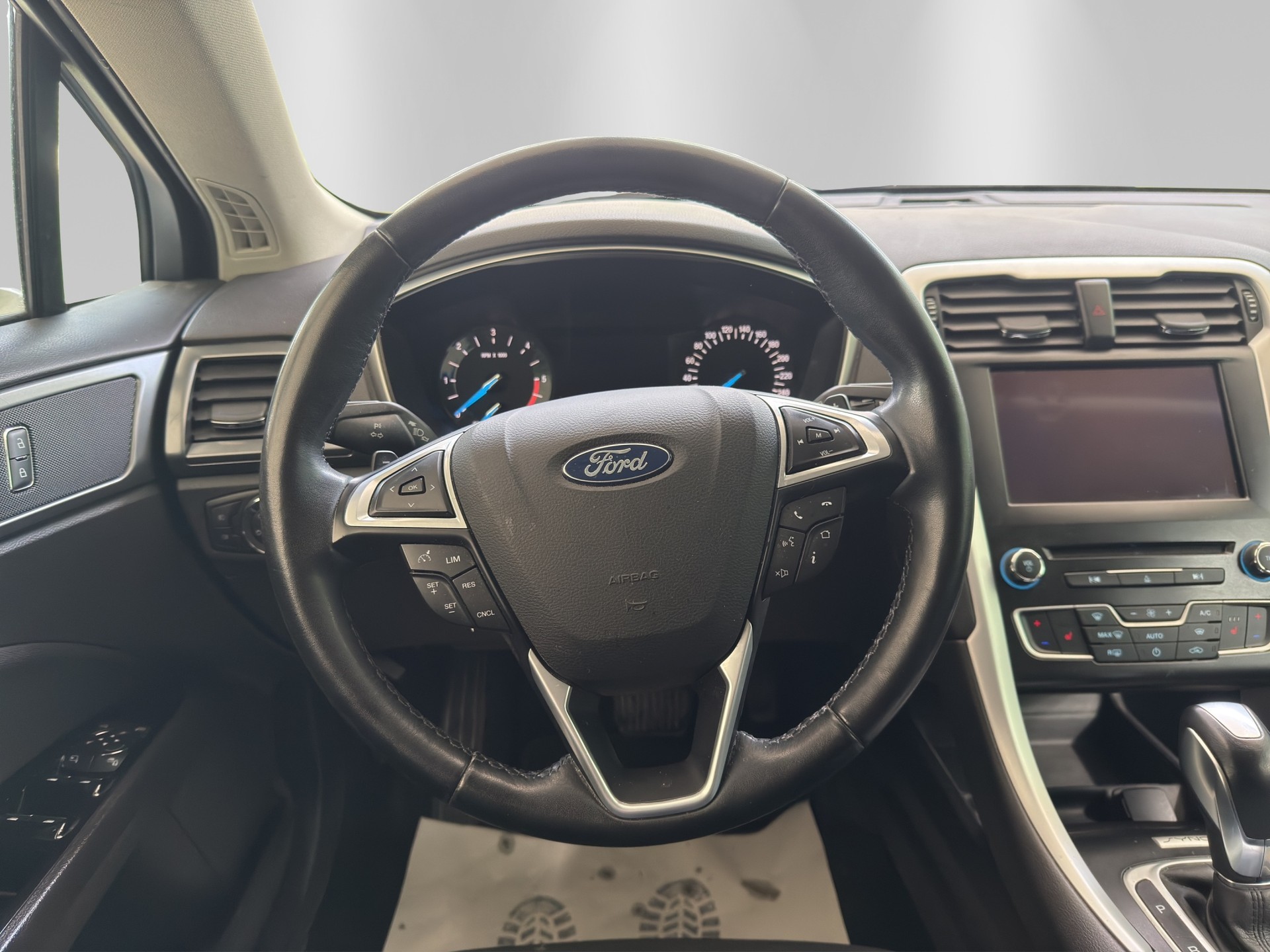 FORD Mondeo 2.0 TDCi Business Plus PowerShift-image-9