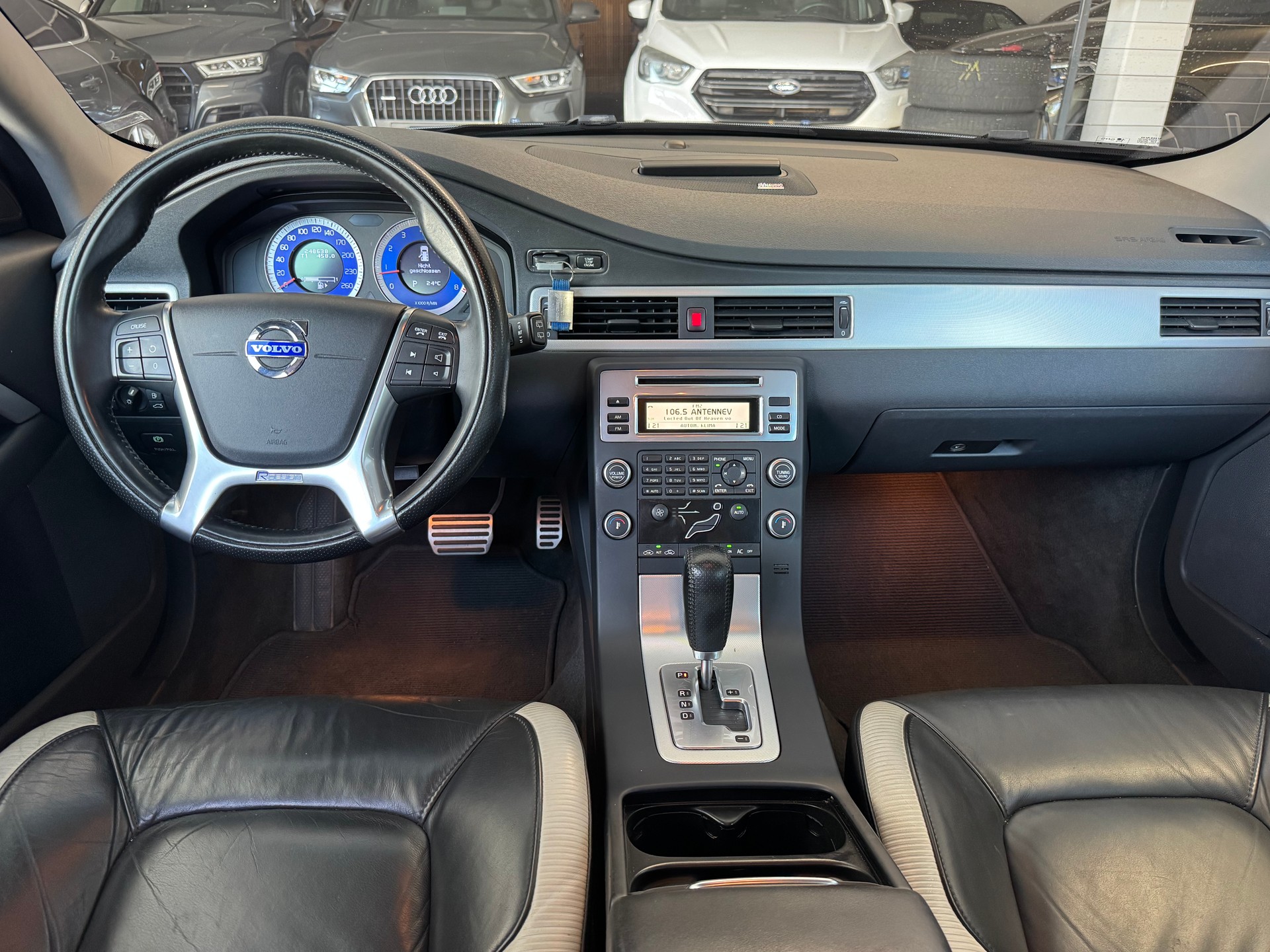 VOLVO V70 2.5T Momentum Geartronic R Design-image-8