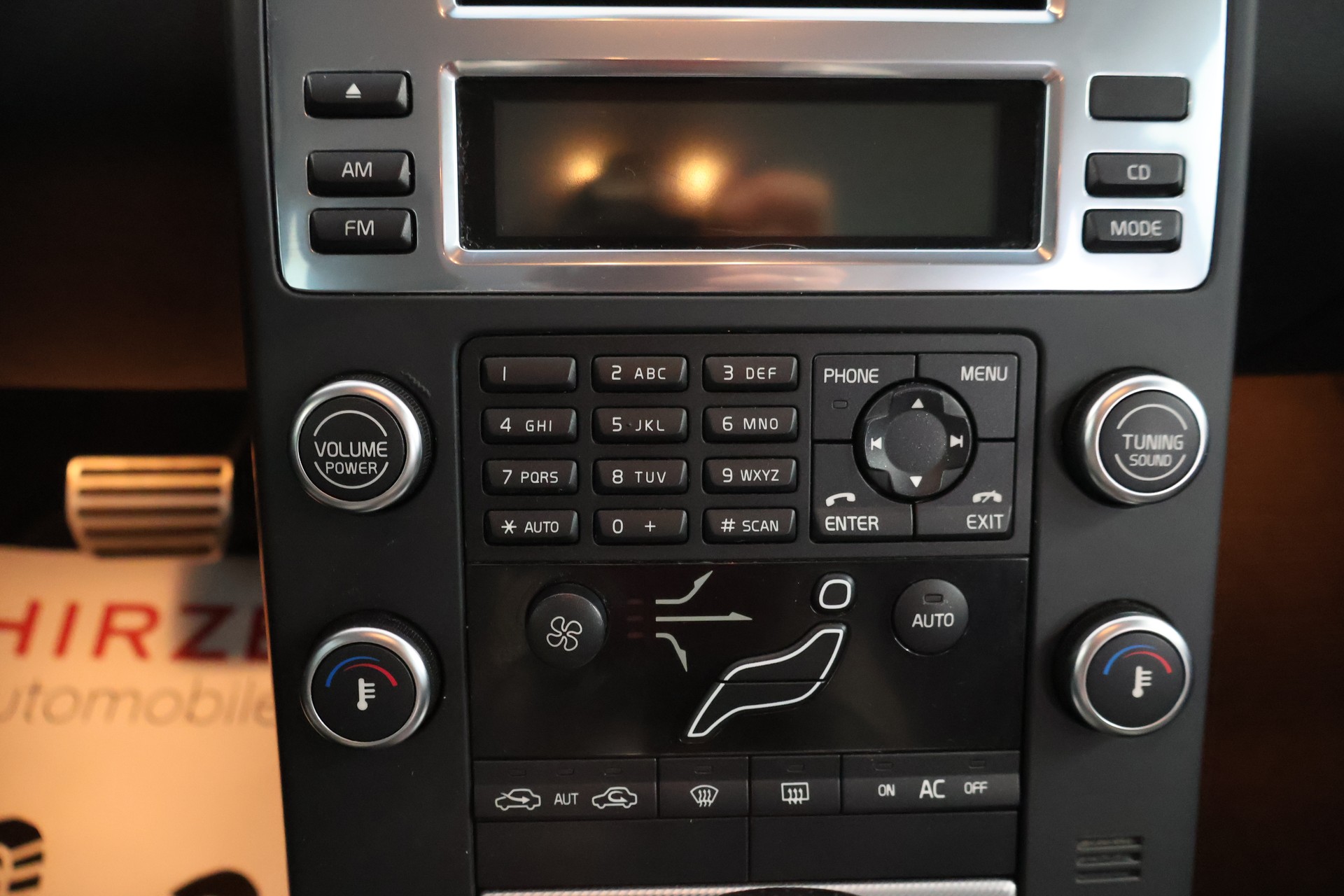 VOLVO V70 2.5T Momentum Geartronic R Design-image-19