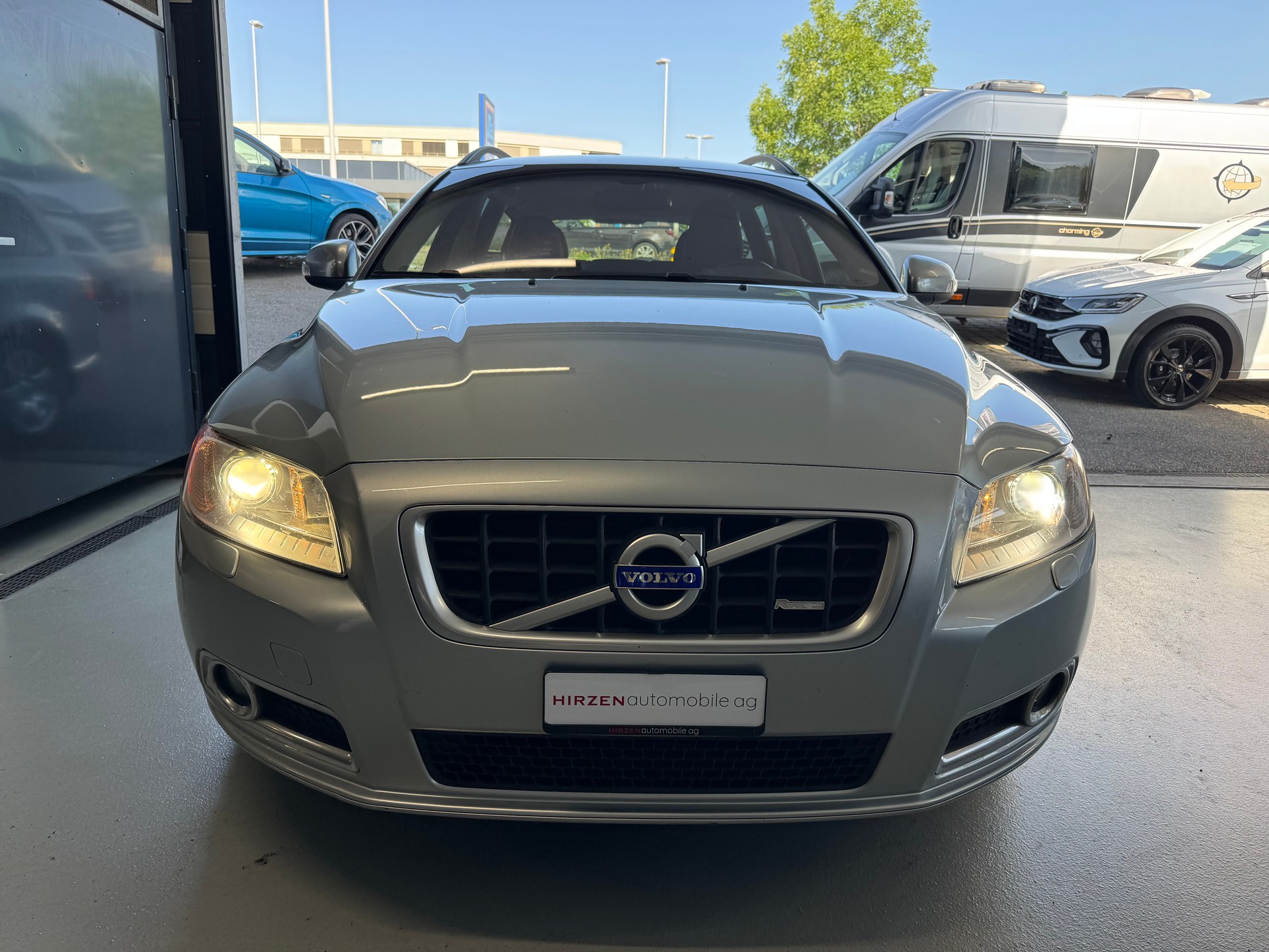 VOLVO V70 2.5T Momentum Geartronic R Design-image-7