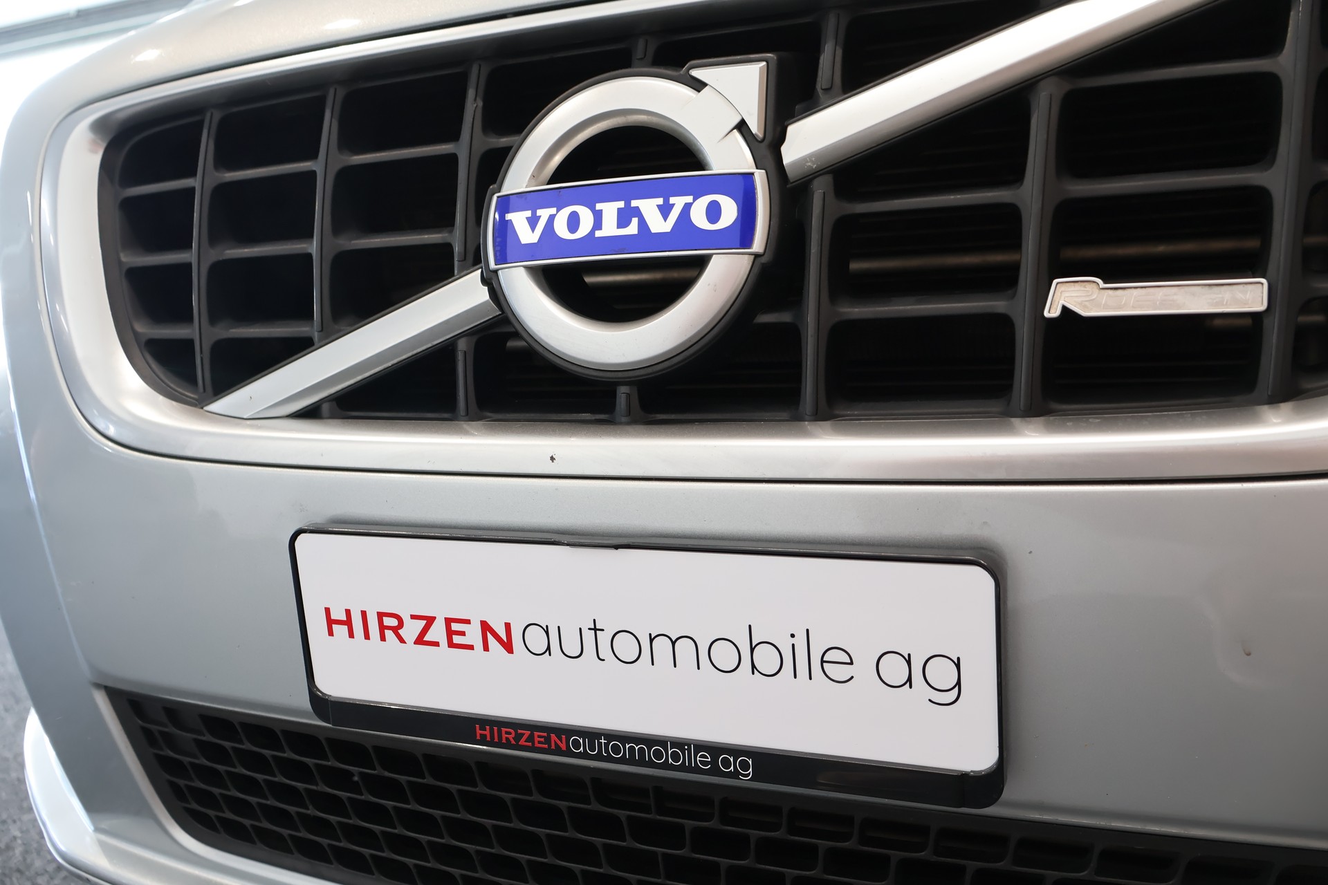 VOLVO V70 2.5T Momentum Geartronic R Design-image-24