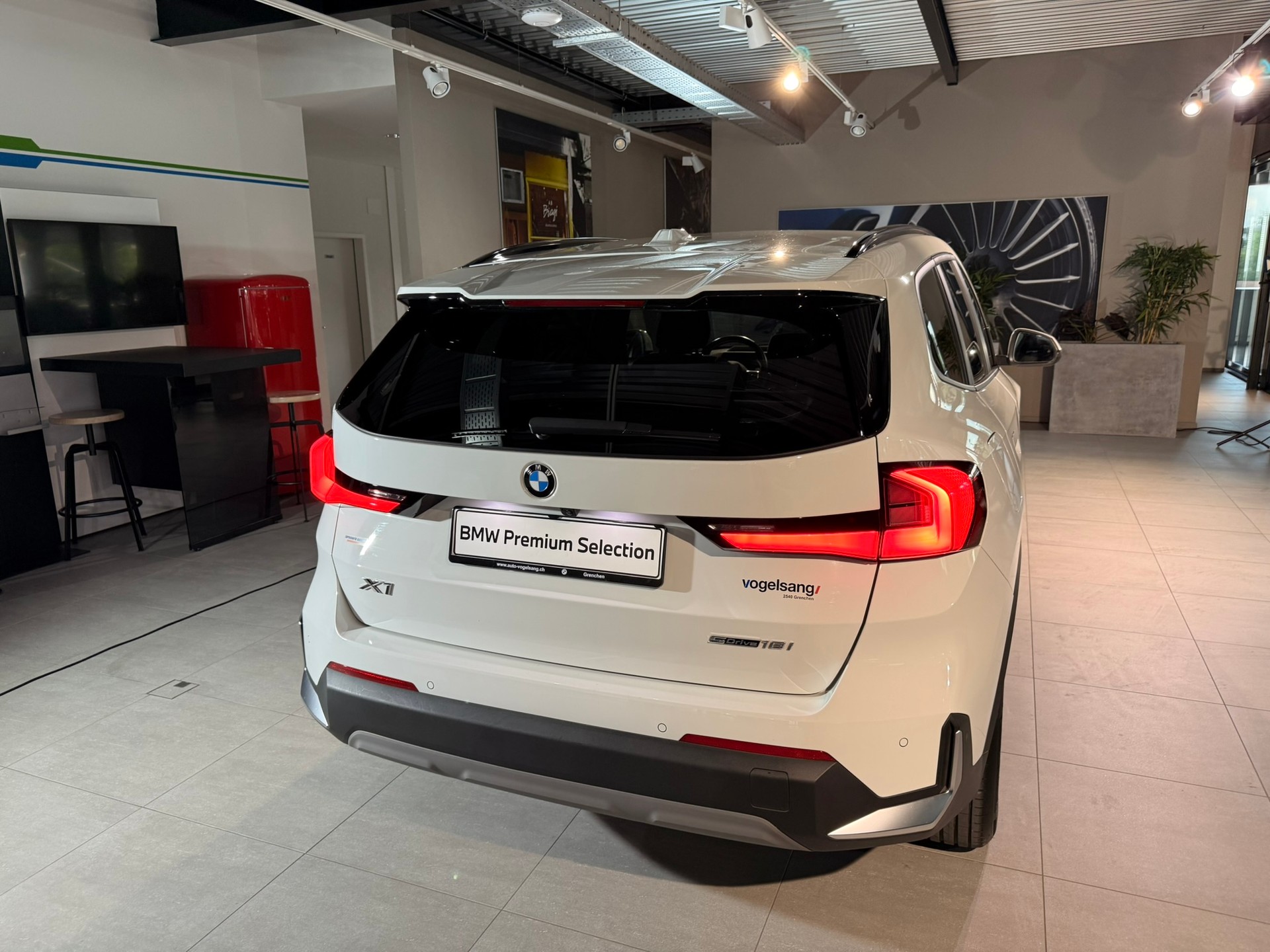 BMW X1 sDrive 18i-image-12