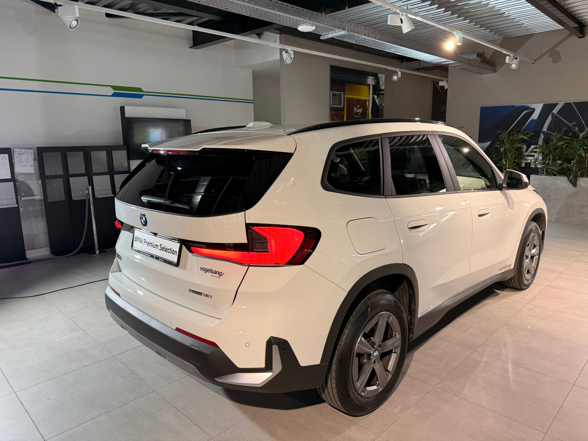 BMW X1 sDrive 18i-image-15