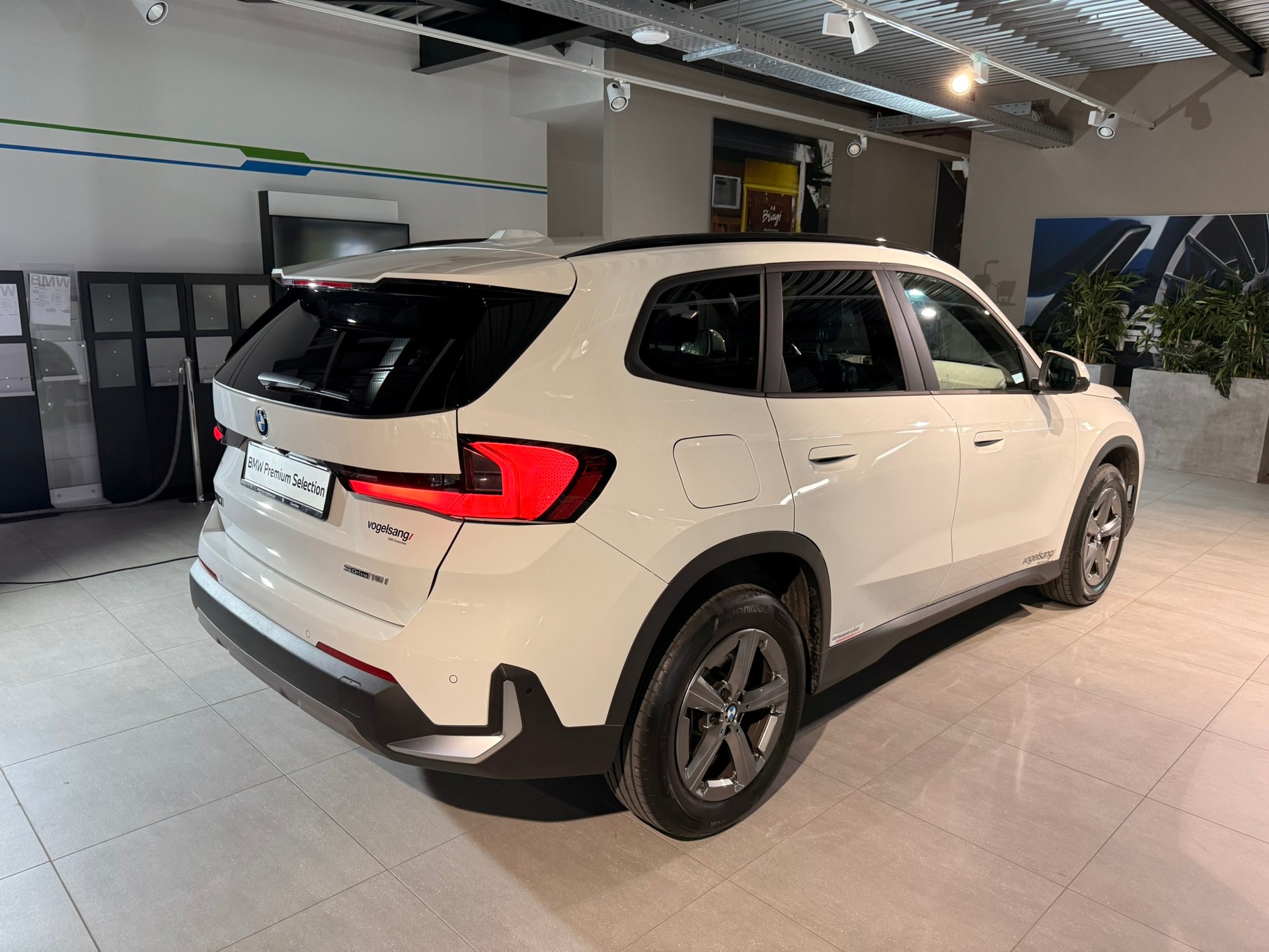 BMW X1 sDrive 18i-image-16