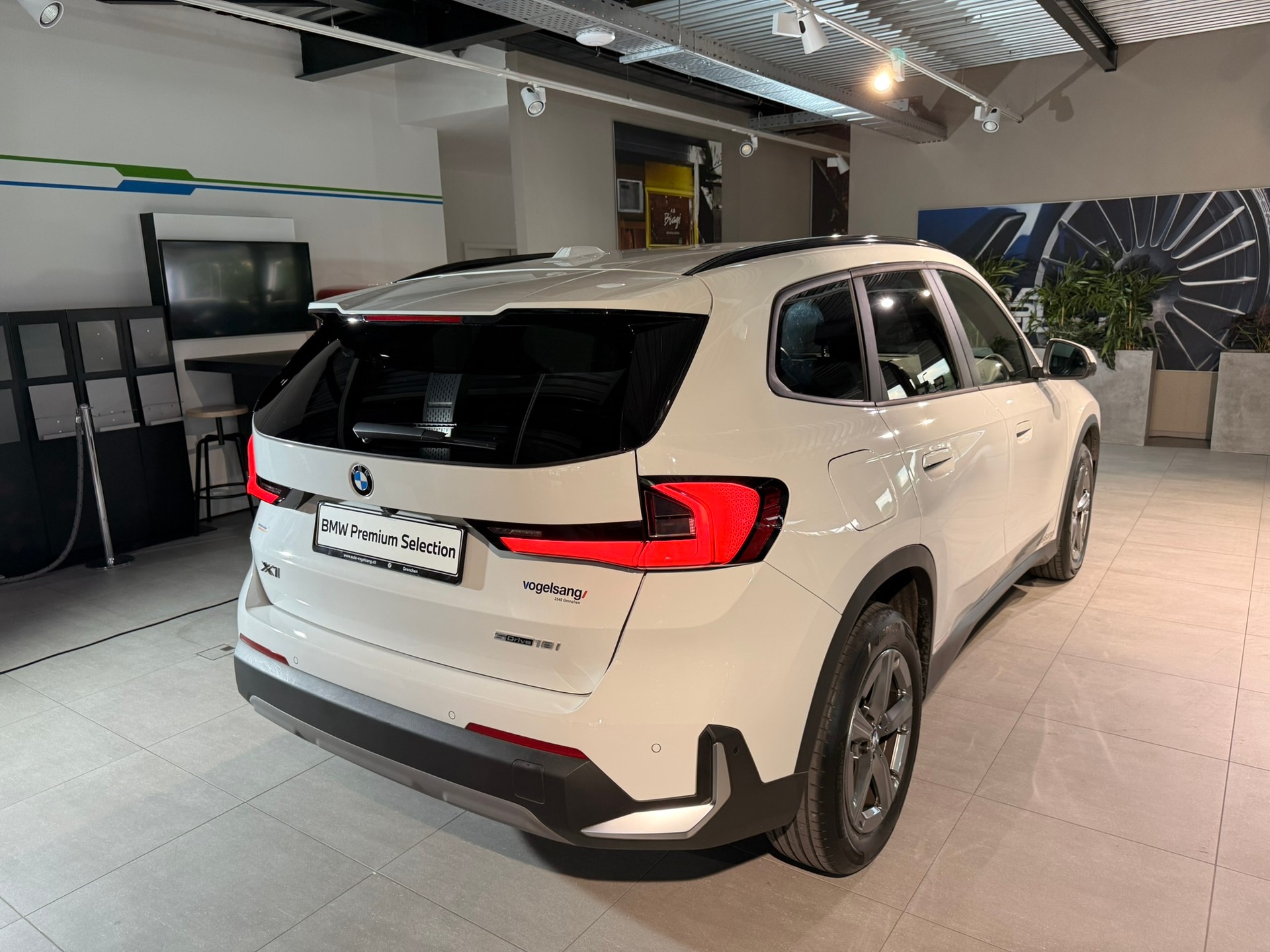 BMW X1 sDrive 18i-image-14