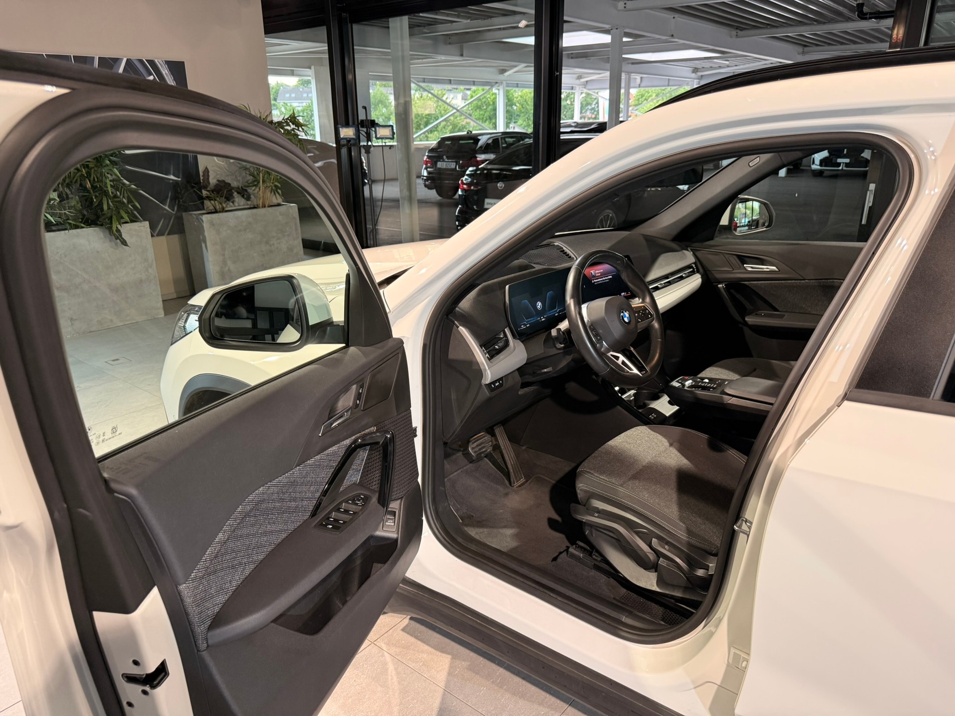 BMW X1 sDrive 18i-image-24