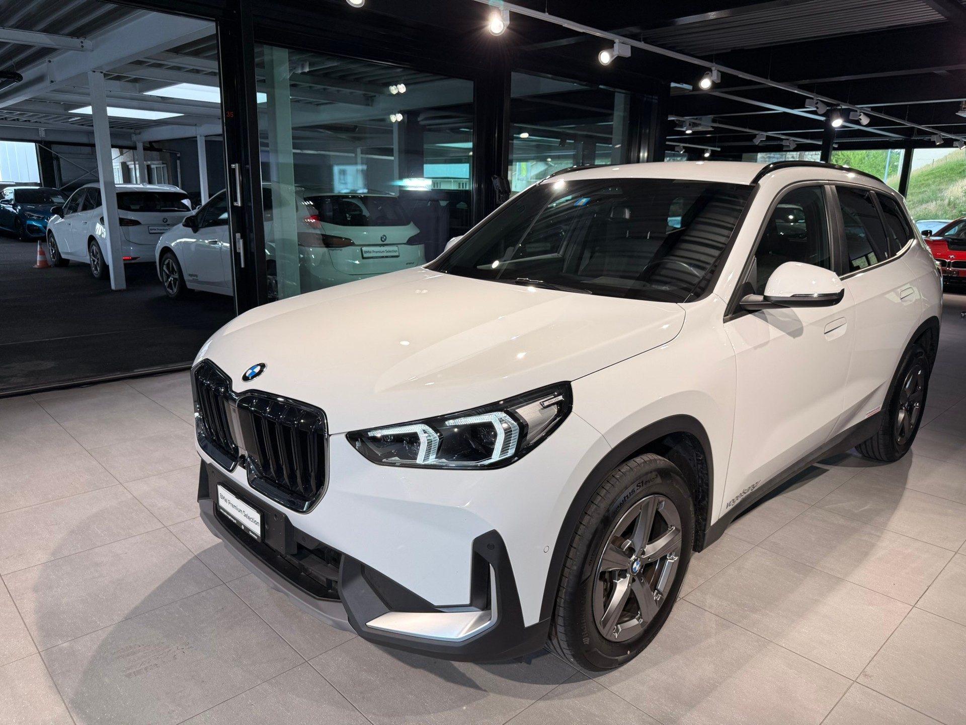 BMW X1 sDrive 18i-image-2