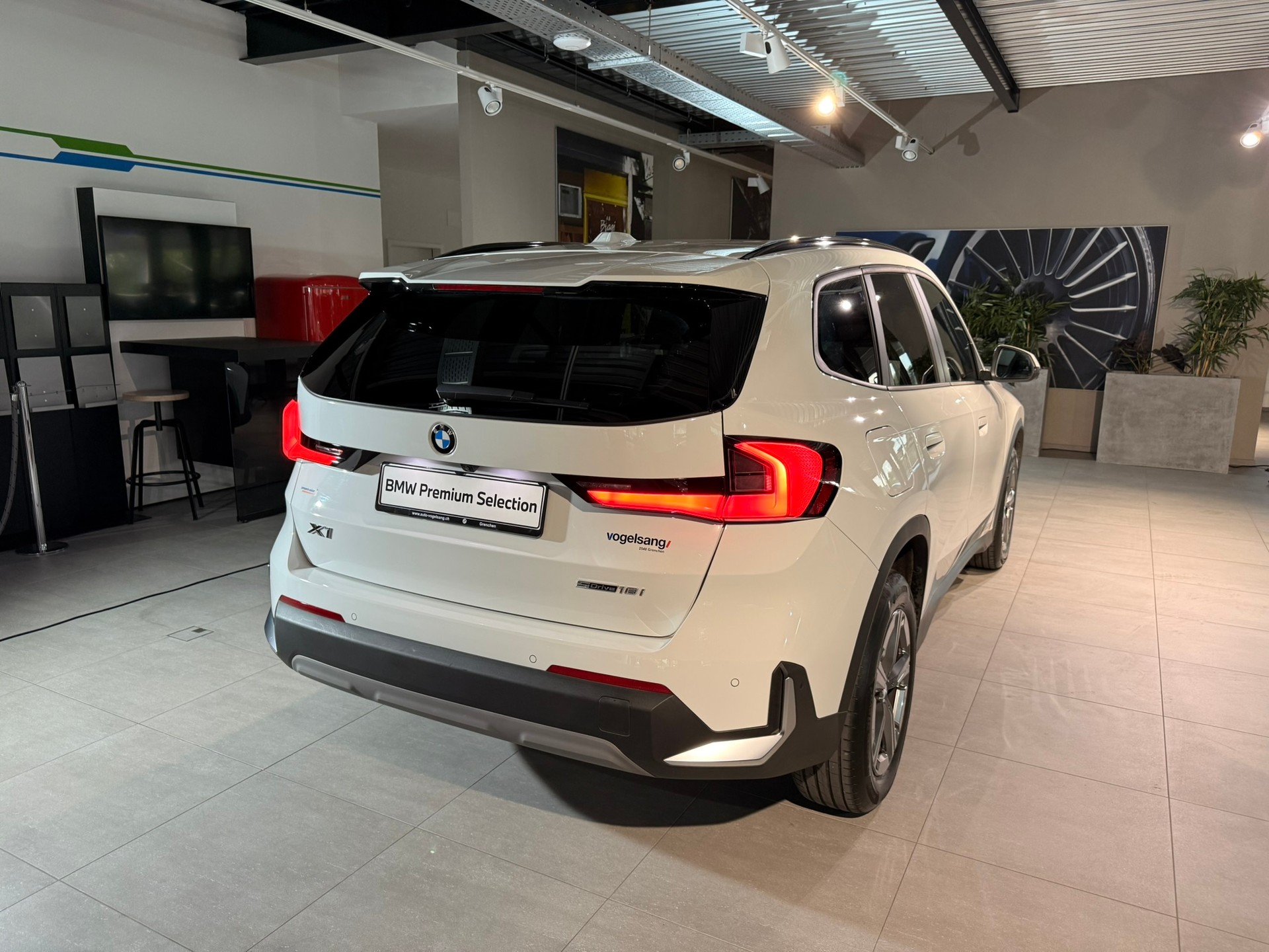 BMW X1 sDrive 18i-image-13