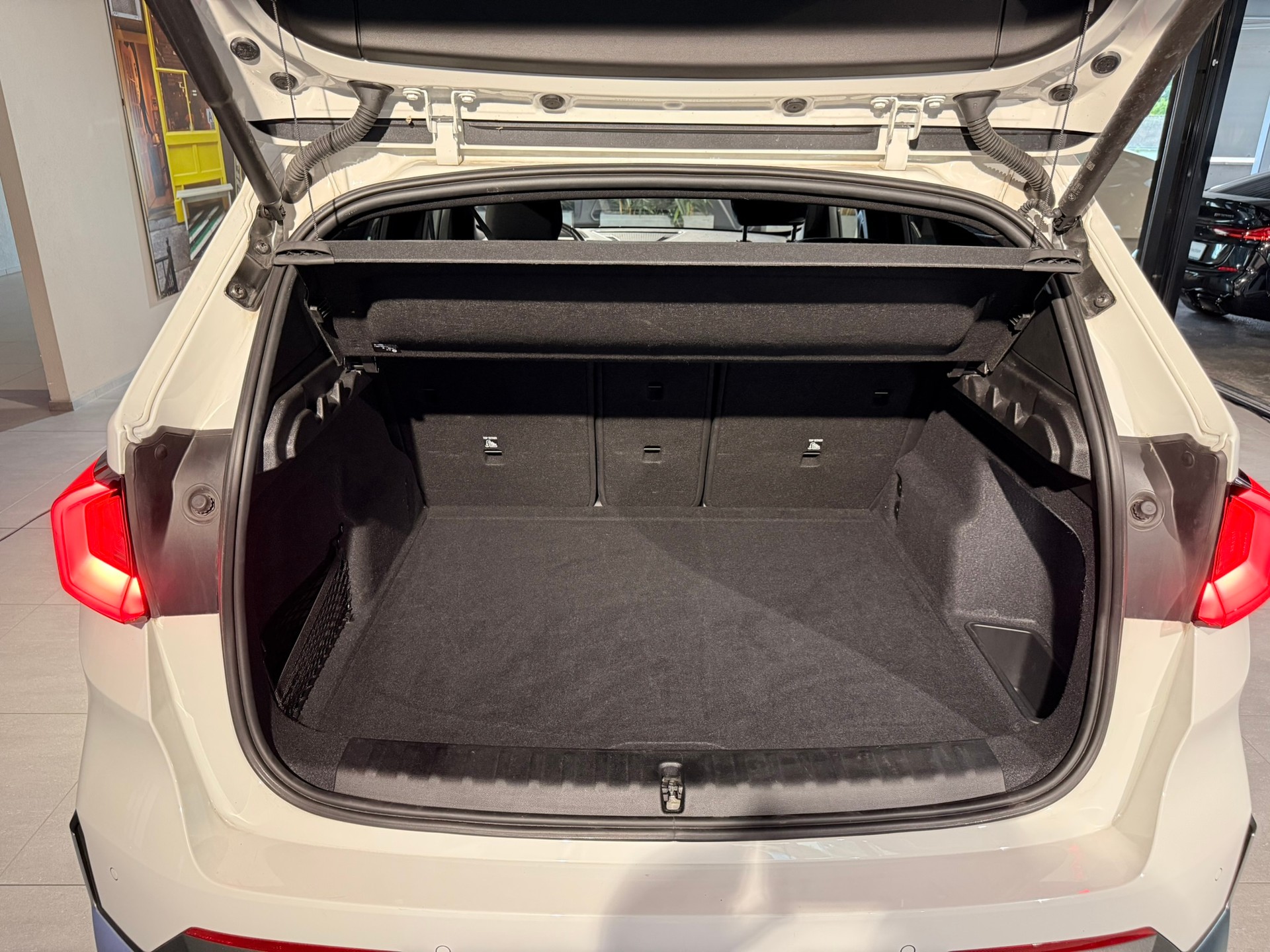 BMW X1 sDrive 18i-image-22