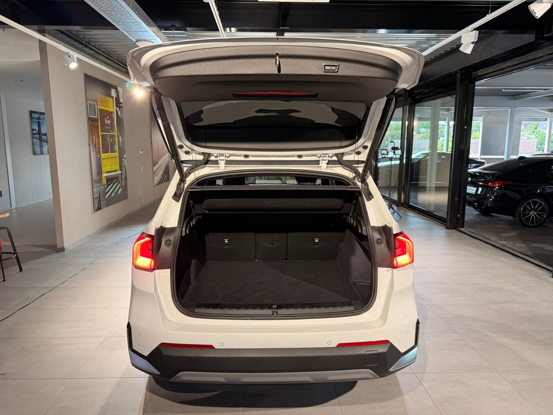 BMW X1 sDrive 18i-image-17