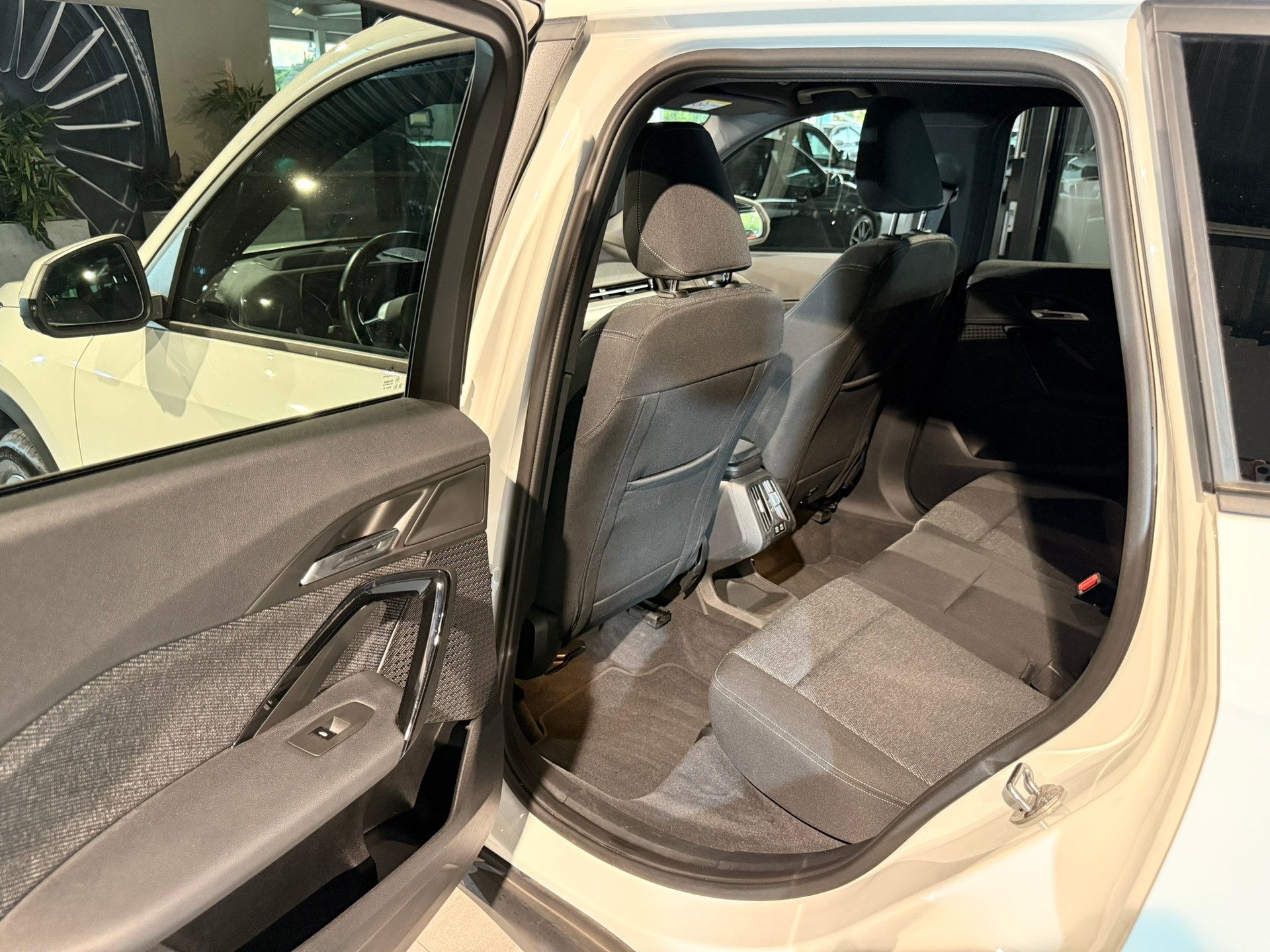 BMW X1 sDrive 18i-image-23