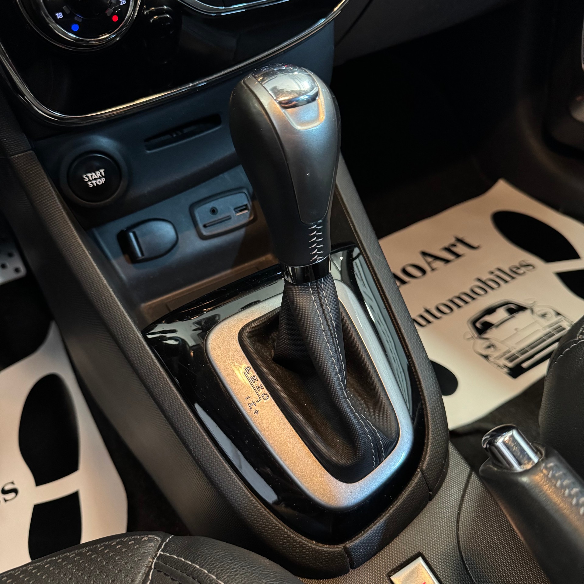 RENAULT Clio 1.2 16V T GT EDC-image-9