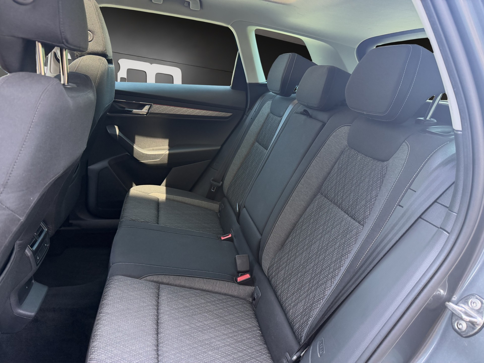 SKODA Karoq 2.0 TDI CR Style 4x4 DSG-image-9