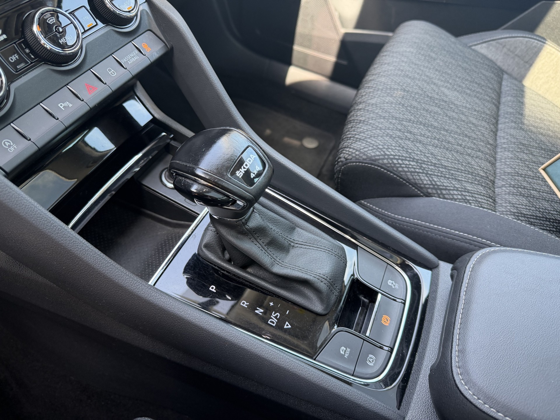 SKODA Karoq 2.0 TDI CR Style 4x4 DSG-image-14