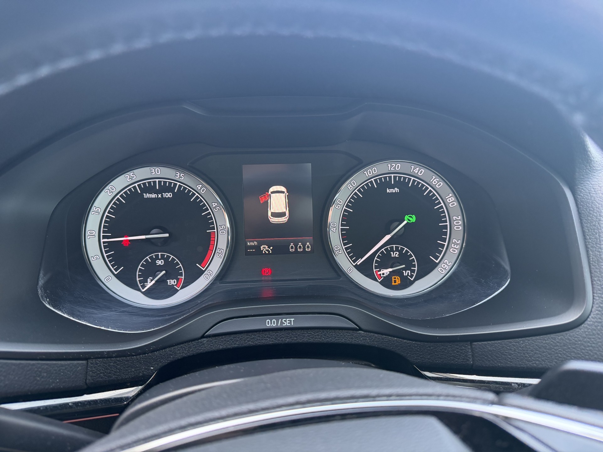 SKODA Karoq 2.0 TDI CR Style 4x4 DSG-image-10
