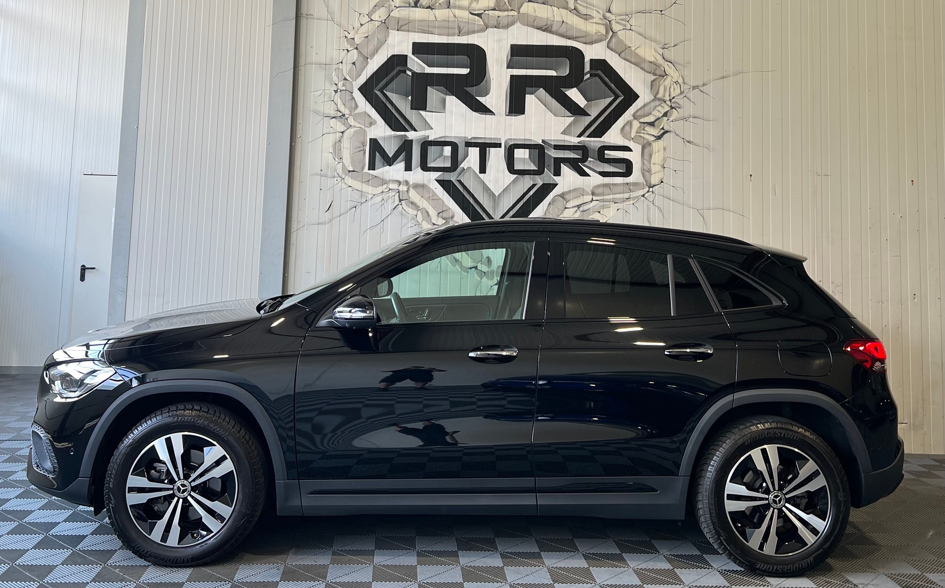MERCEDES-BENZ GLA 200 Progressive 7G-DCT-image-1