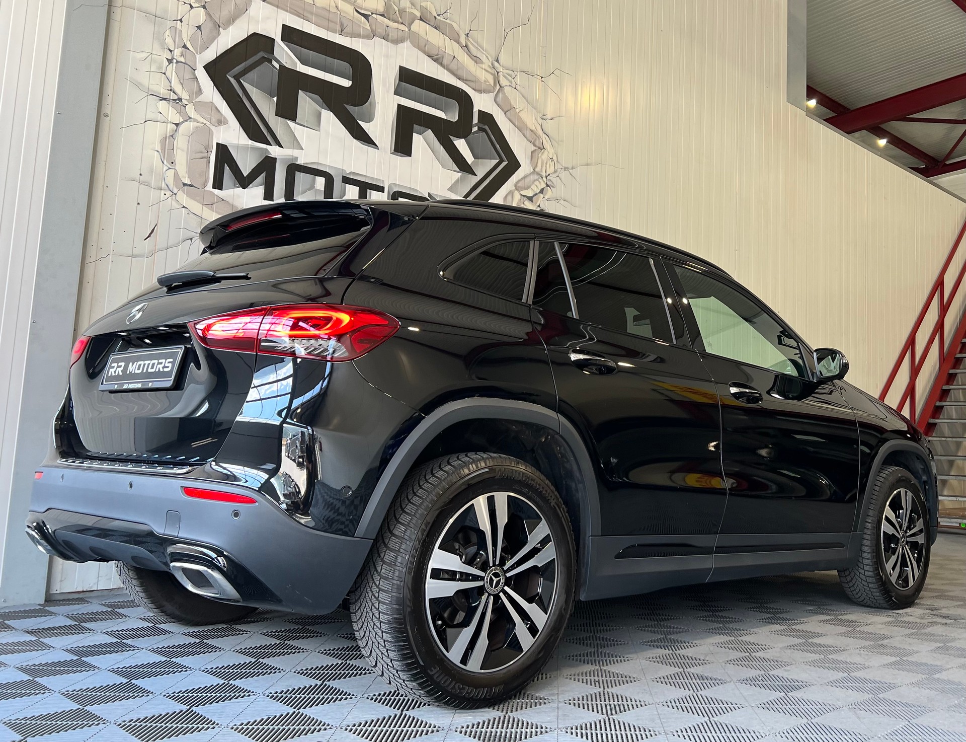 MERCEDES-BENZ GLA 200 Progressive 7G-DCT-image-3