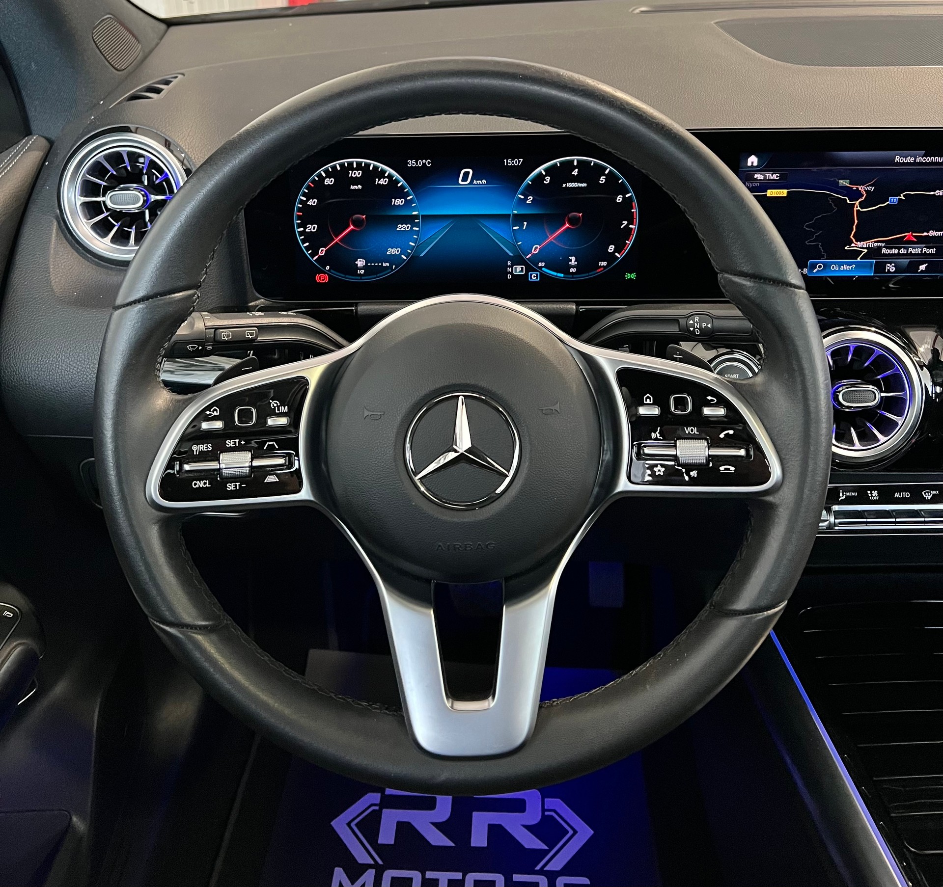 MERCEDES-BENZ GLA 200 Progressive 7G-DCT-image-9
