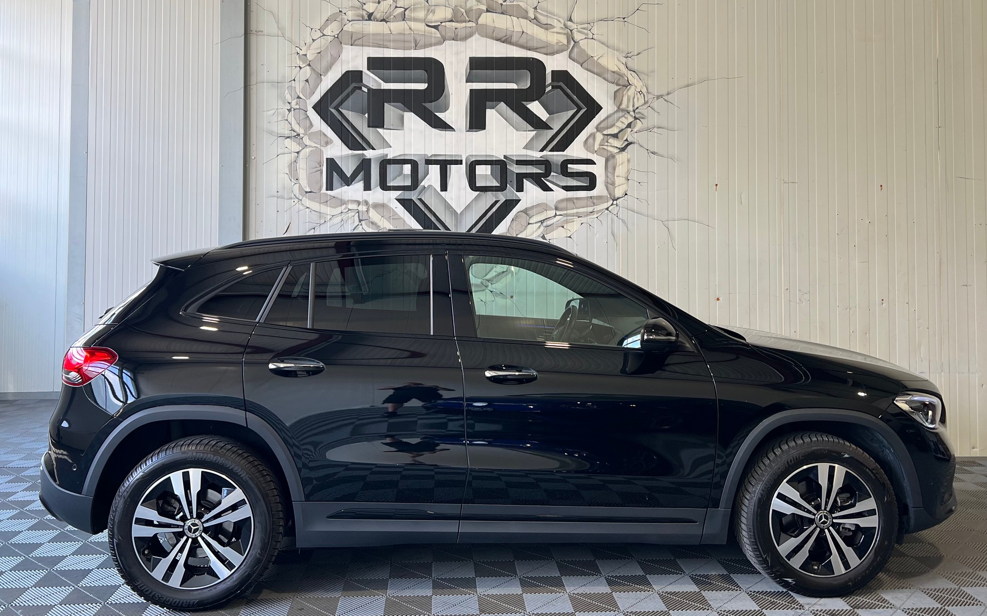 MERCEDES-BENZ GLA 200 Progressive 7G-DCT-image-4