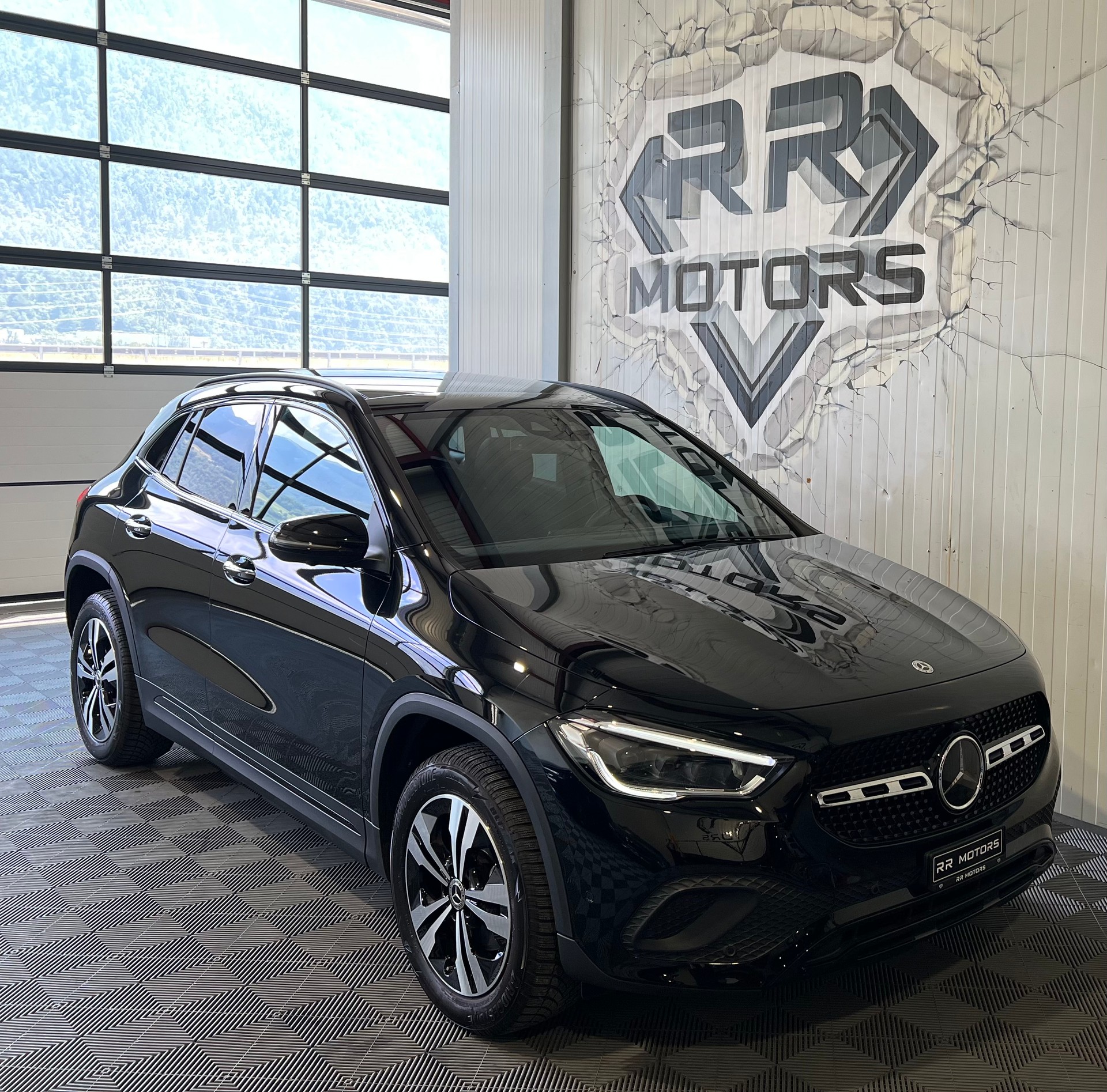 MERCEDES-BENZ GLA 200 Progressive 7G-DCT-image-5