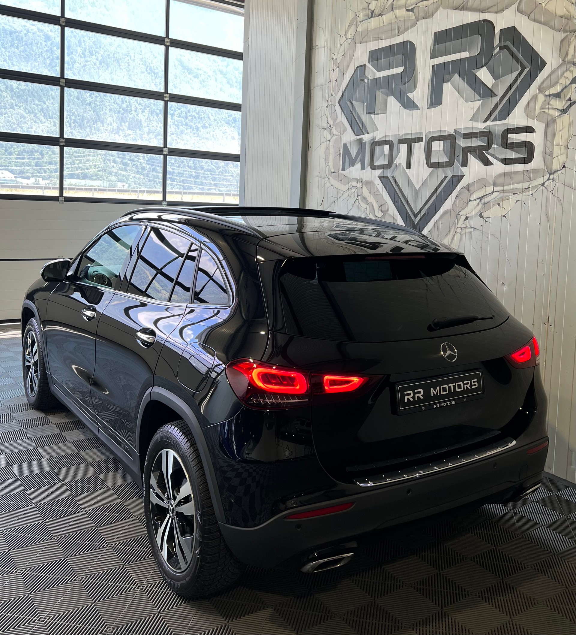 MERCEDES-BENZ GLA 200 Progressive 7G-DCT-image-2