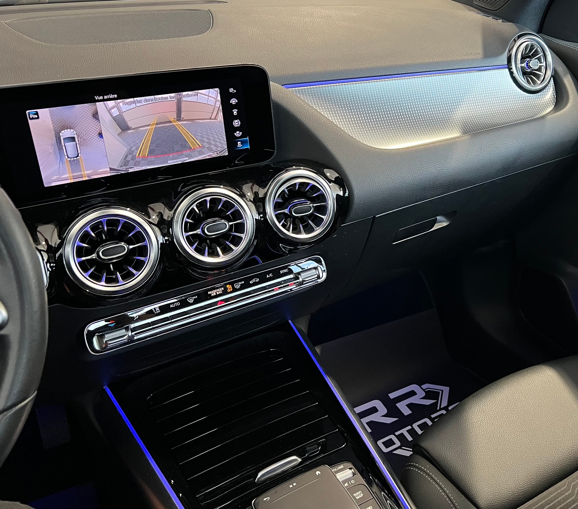 MERCEDES-BENZ GLA 200 Progressive 7G-DCT-image-7