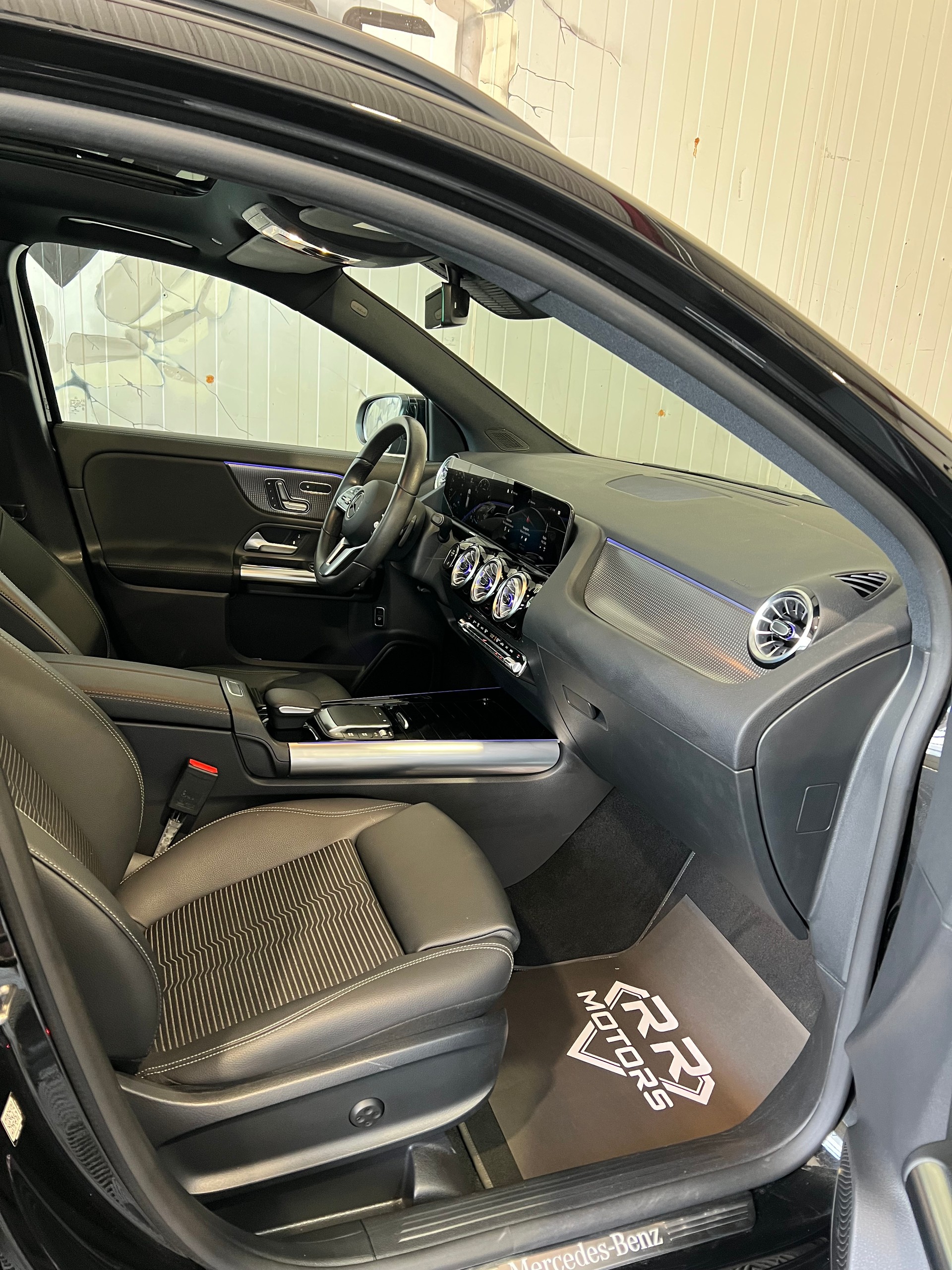 MERCEDES-BENZ GLA 200 Progressive 7G-DCT-image-6