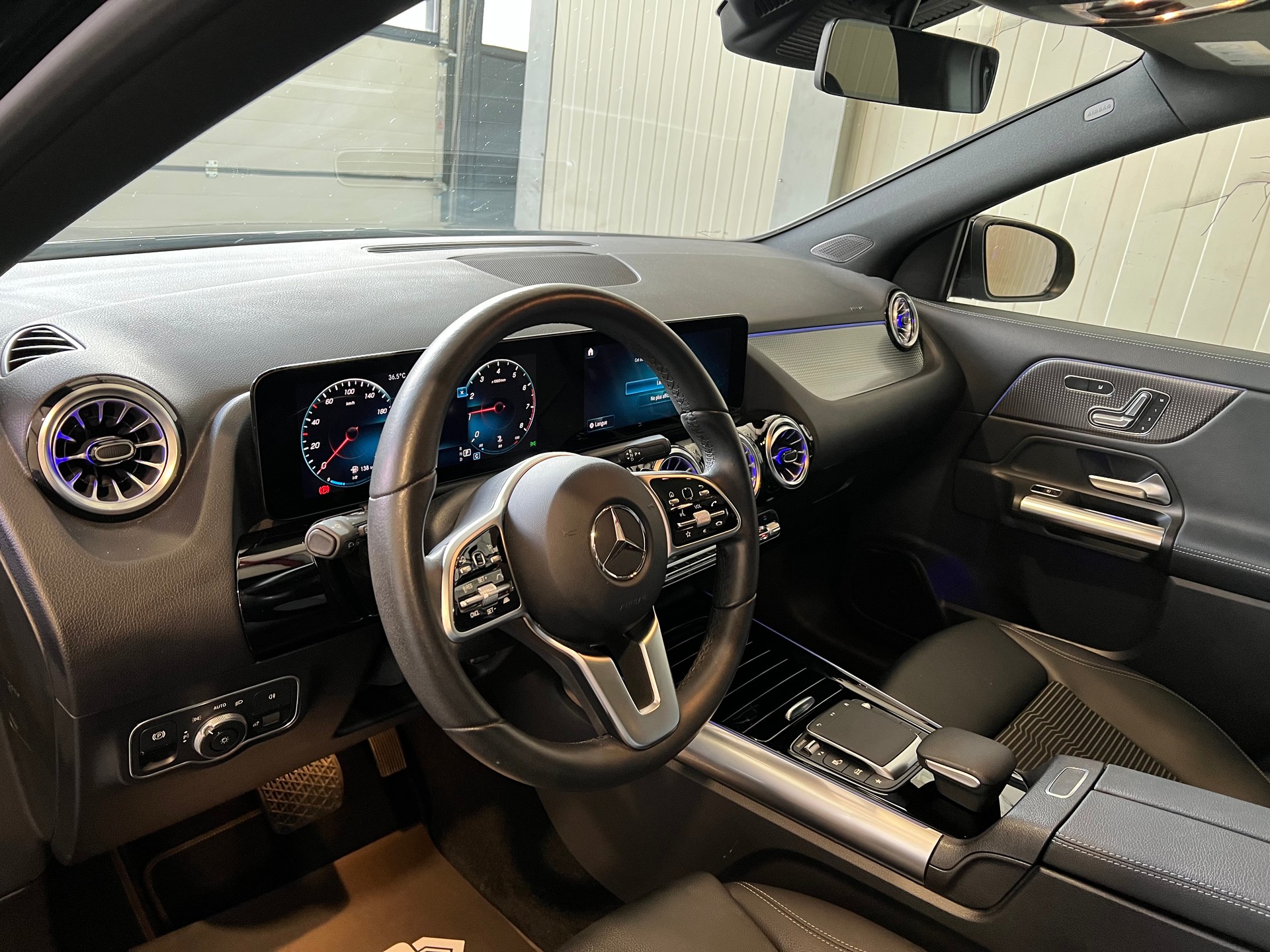 MERCEDES-BENZ GLA 200 Progressive 7G-DCT-image-12