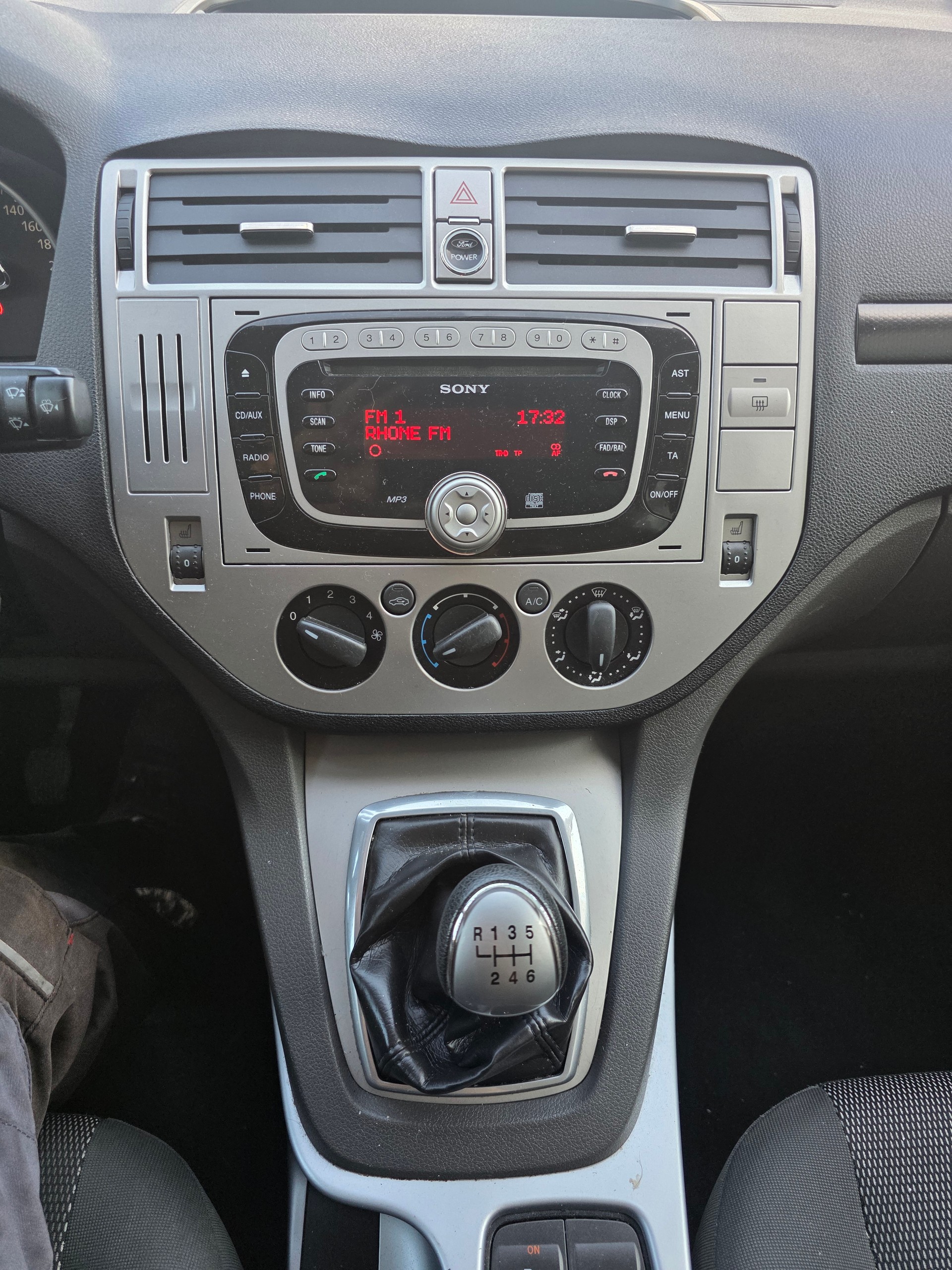 FORD Kuga 2.0 TDCi Carving 4WD-image-7