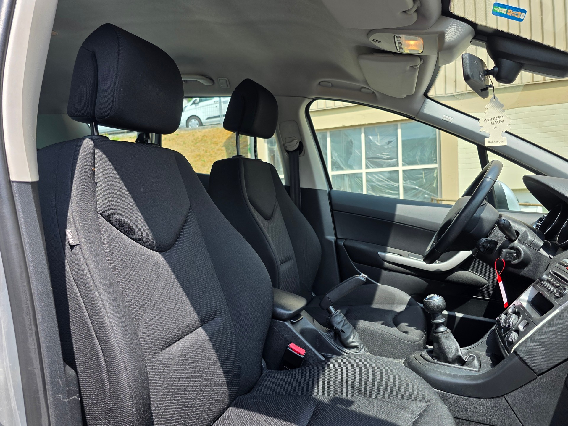 PEUGEOT 308 SW 1.6 HDI Sport-image-8