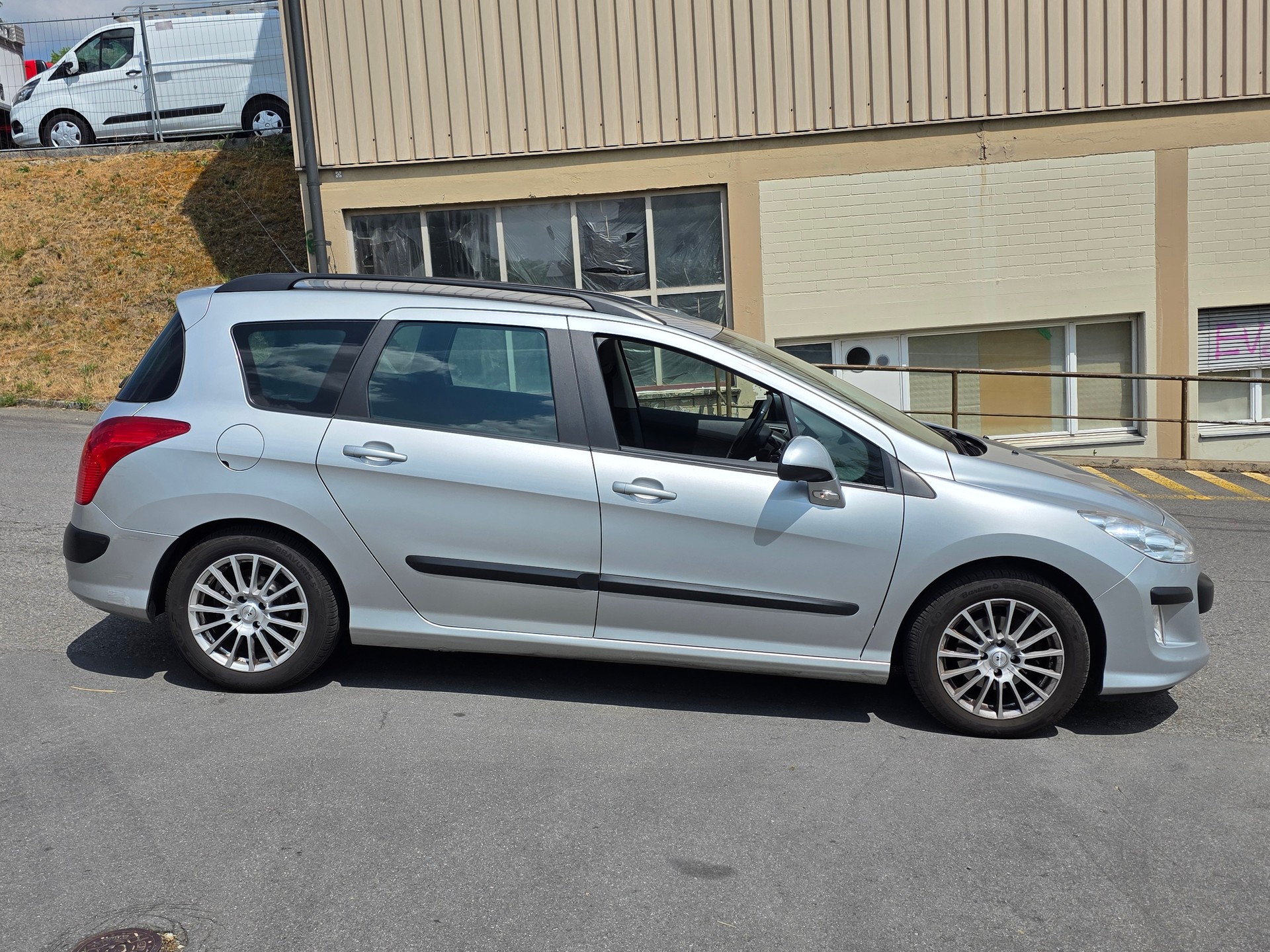 PEUGEOT 308 SW 1.6 HDI Sport-image-3